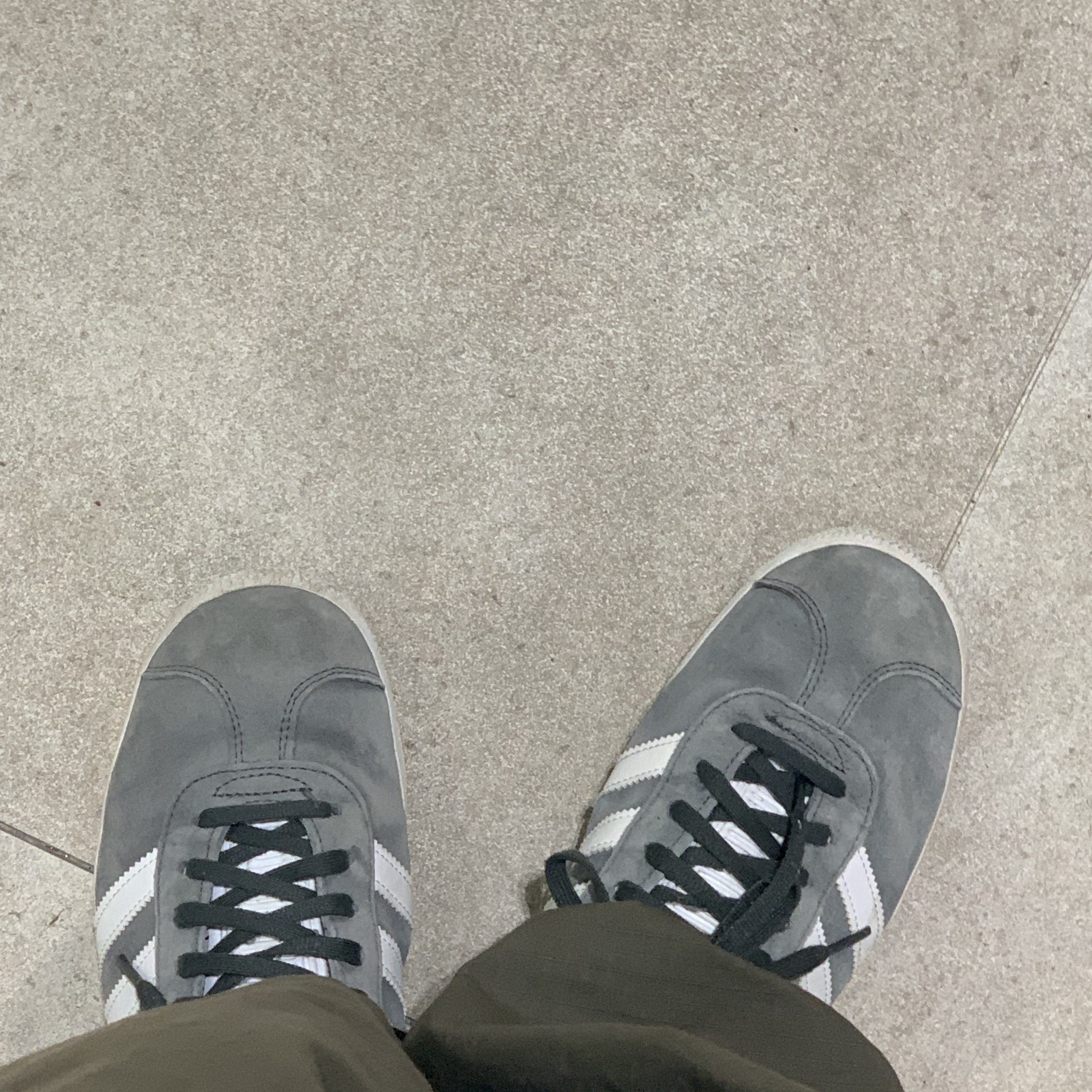 Adidas Gazelle Triple Black, Adidas Gazelle Solid Grey 착용 스타일