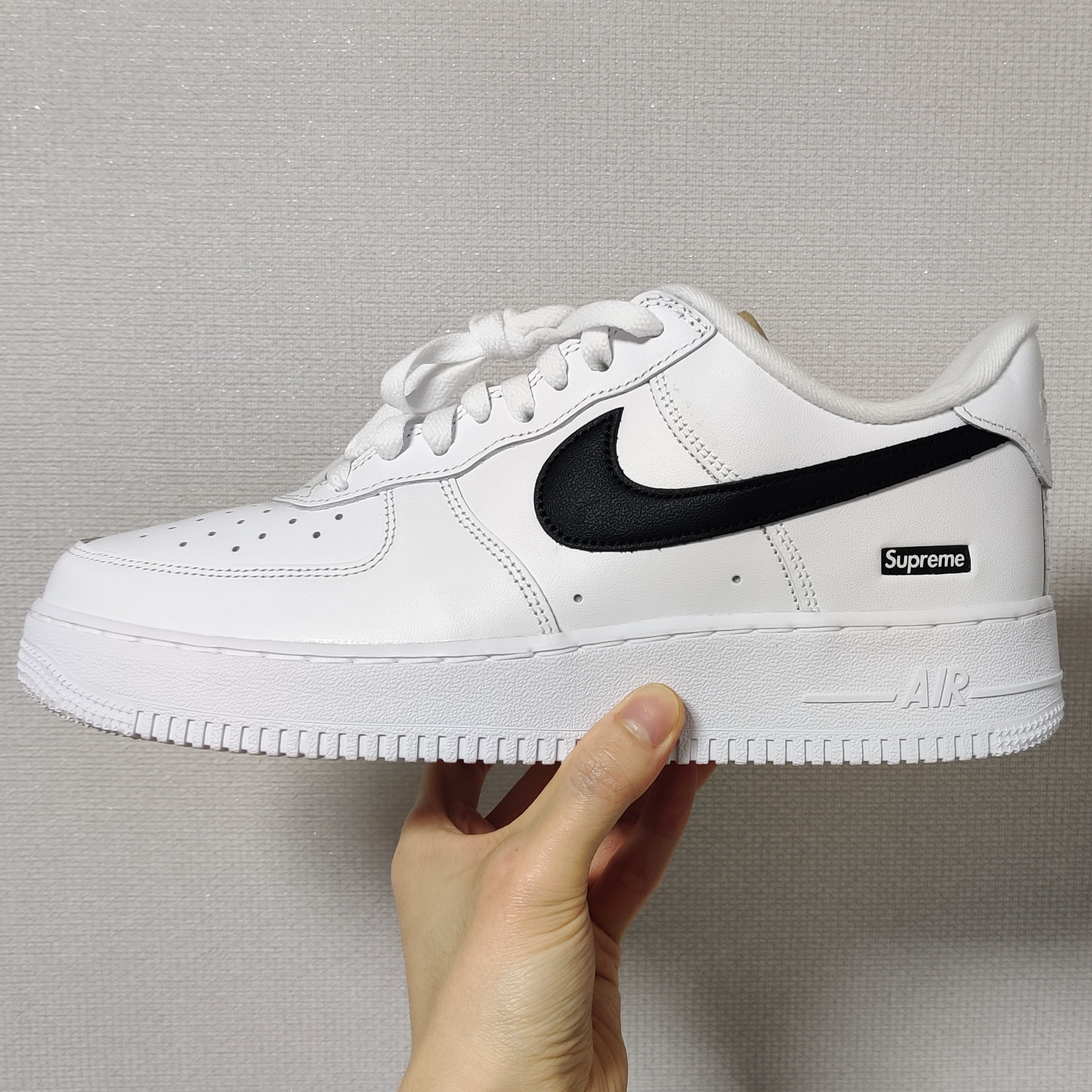 Nike x Supreme Air Force 1 Low White 착용 스타일 - 2