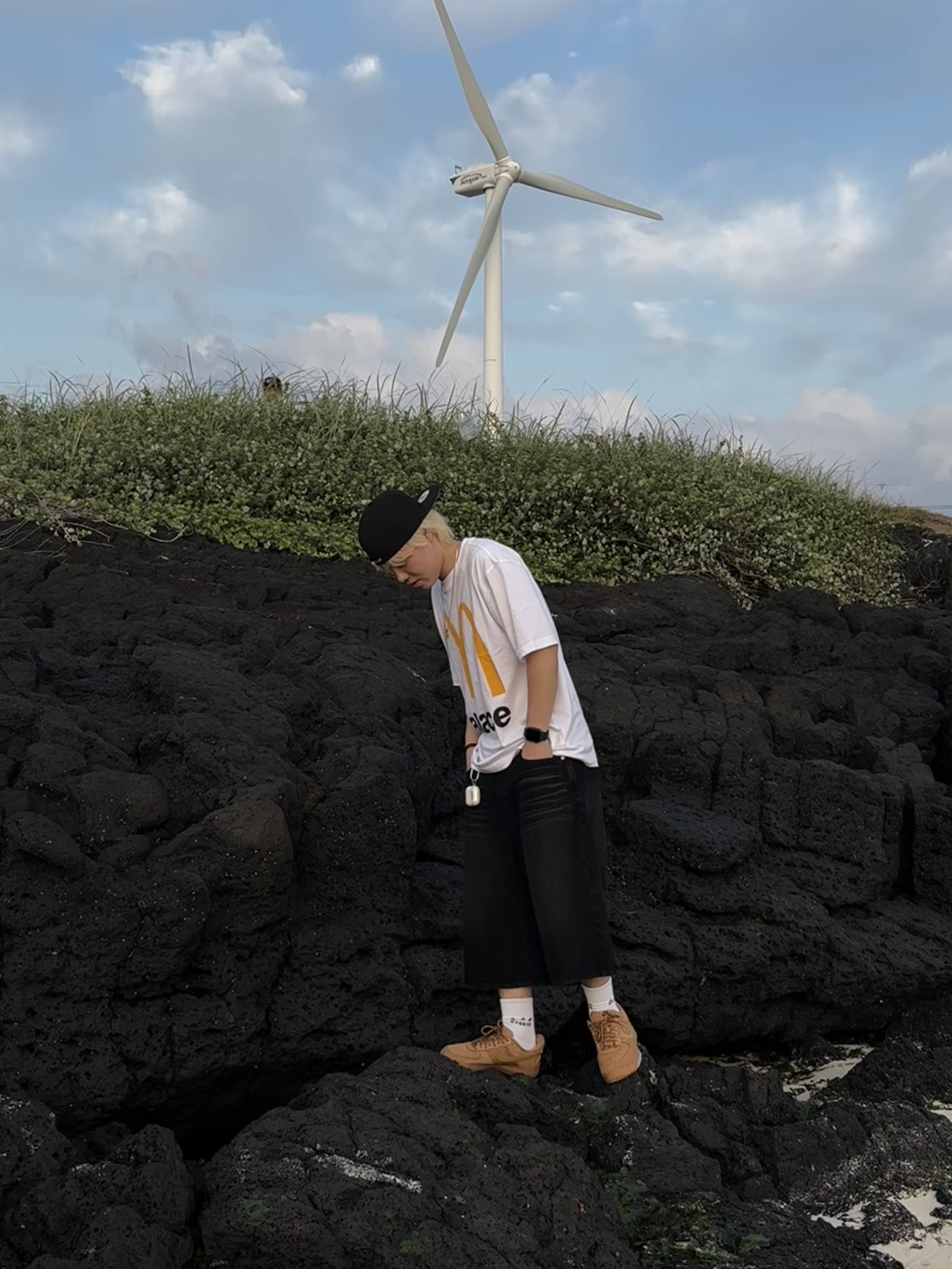 Palace Heaven and Hell New Era 59Fifty Black - 25SS, Palace x McDonald's Logo T-Shirt White - 23FW 착용 스타일 - 4