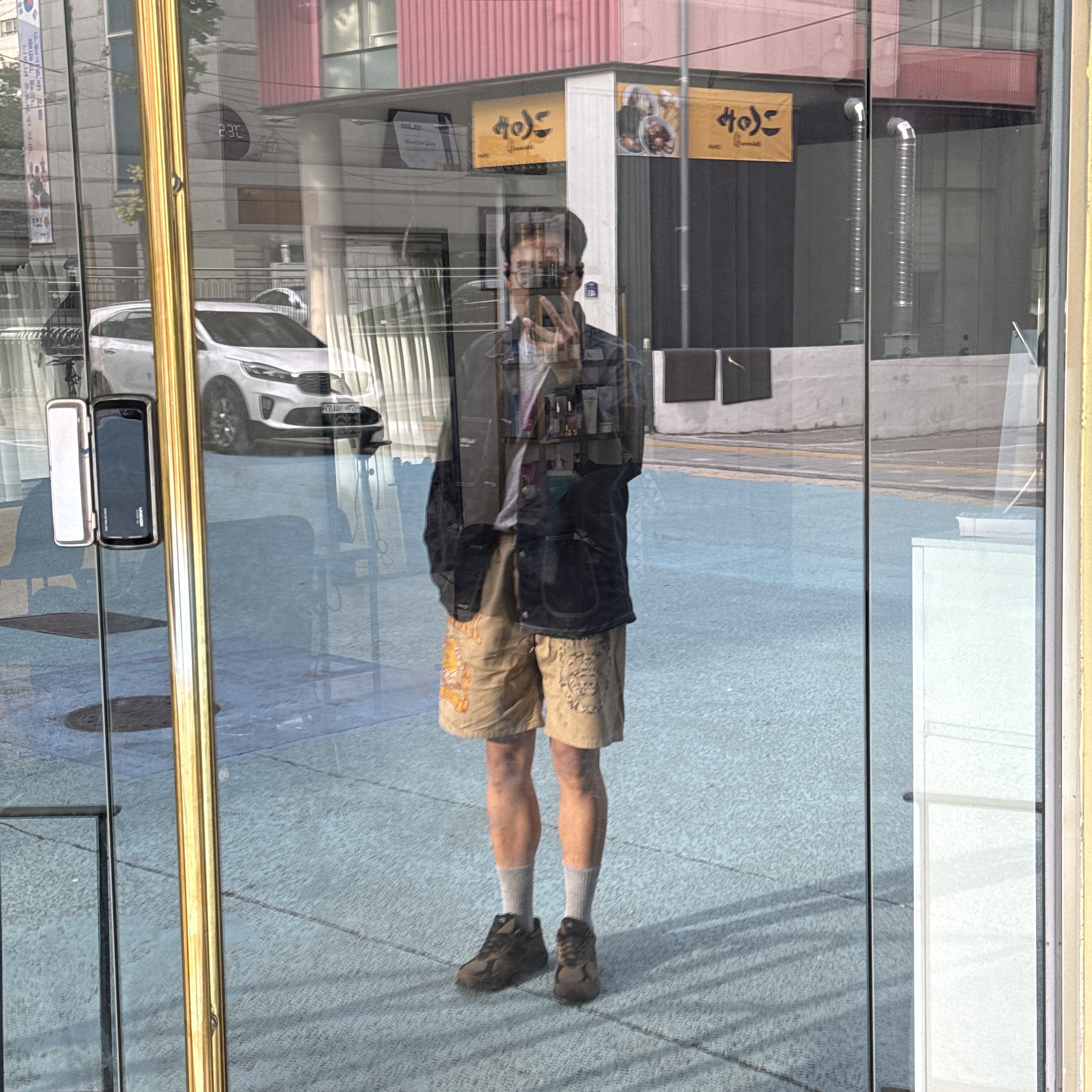 Stussy x Denim Tears Gym Shorts Khaki, New Balance x JJJJound 990v3 Brown Black 착용 스타일