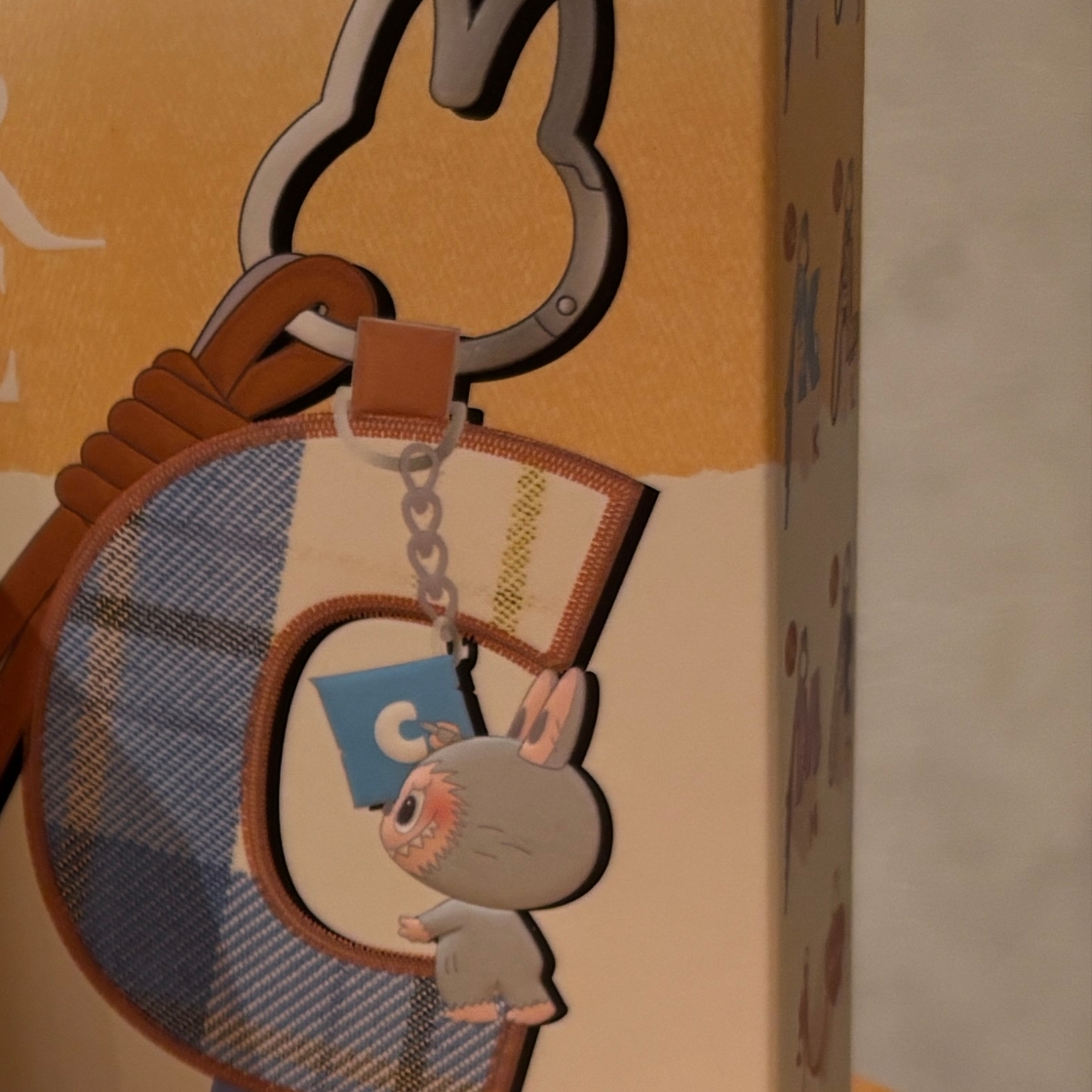 Pop Mart Labubu The Monsters Pin For Love Series - Letter Pendant Sealed Case (A-M) (1 Blind Box), Pop Mart Labubu The Monsters Pin For Love Series - Letter Pendant (A-M) B (Opened Case) 착용 스타일 - 1