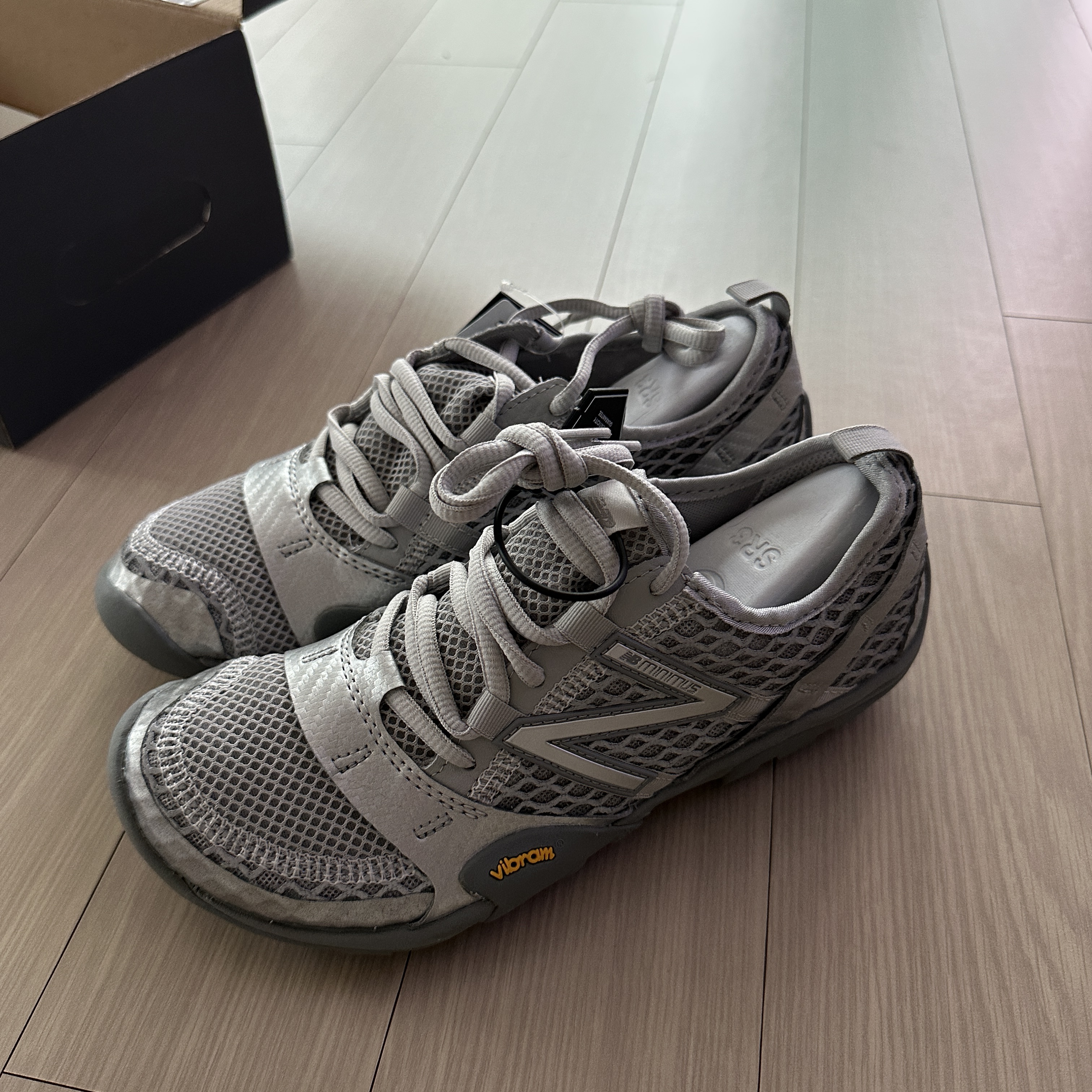 New Balance Minimus MT10O Slate Grey Silver Metallic 착용 스타일 - 1