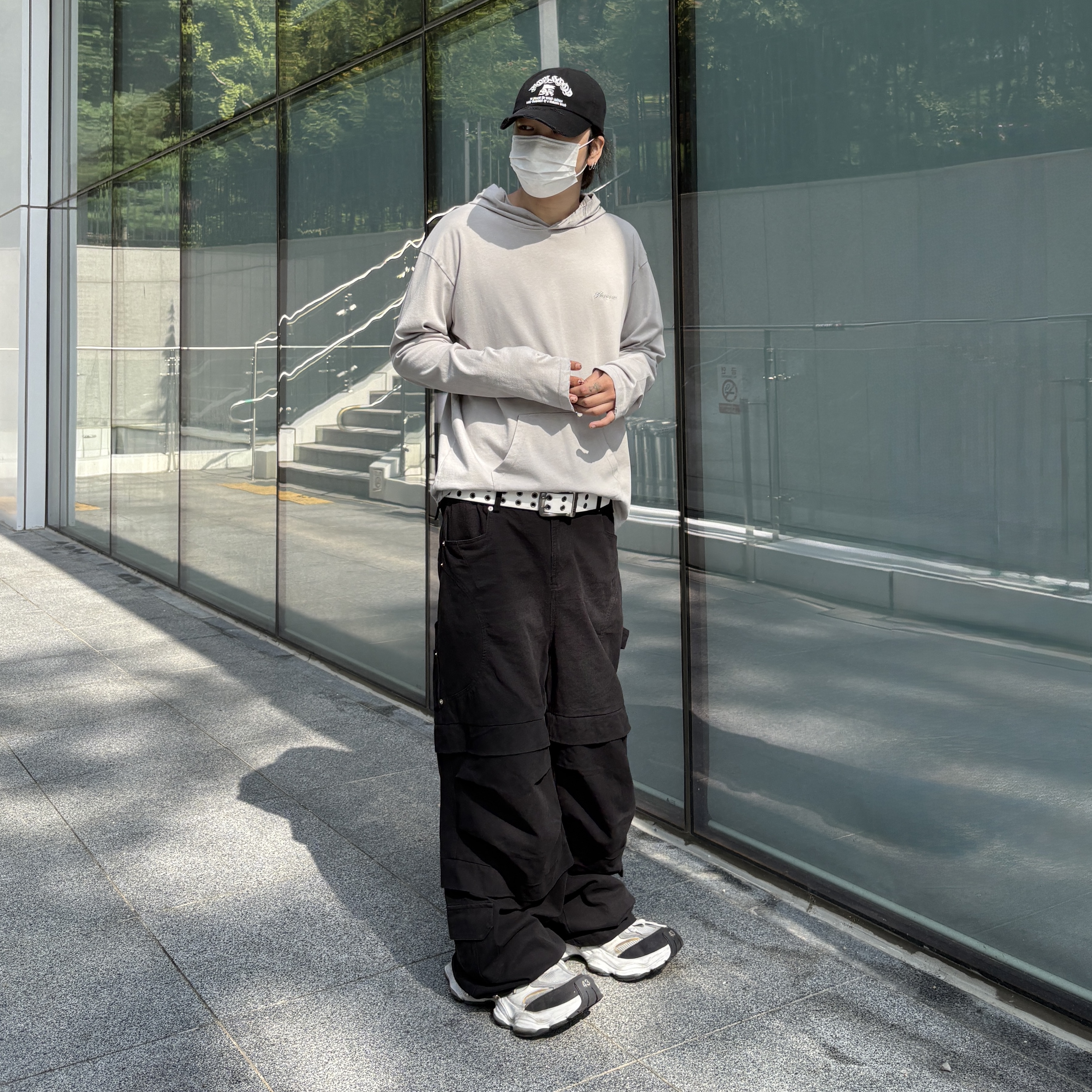 Flavorism Double Layered Carpenter Baggy Pants Black, Flavorism Hoodie Long Sleeve Gray 착용 스타일 - 2