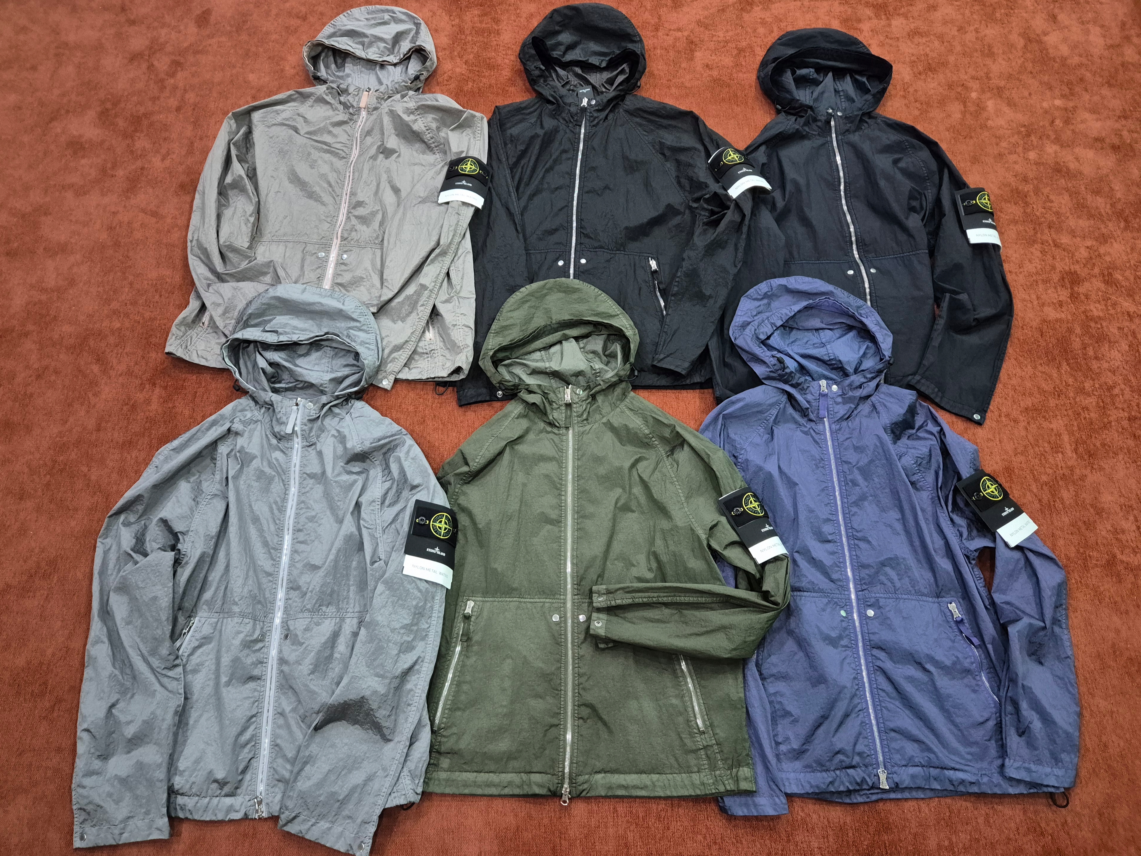 Stone Island 4100097 Nylon Metal Watro TC in Econyl Hooded Jacket with Light Wind Resistance and Anti Drop Antique Rose - 25SS, Stone Island 4100097 Nylon Metal Watro-TC in Econyl Hooded Jacket Black - 25SS 착용 스타일 - 1