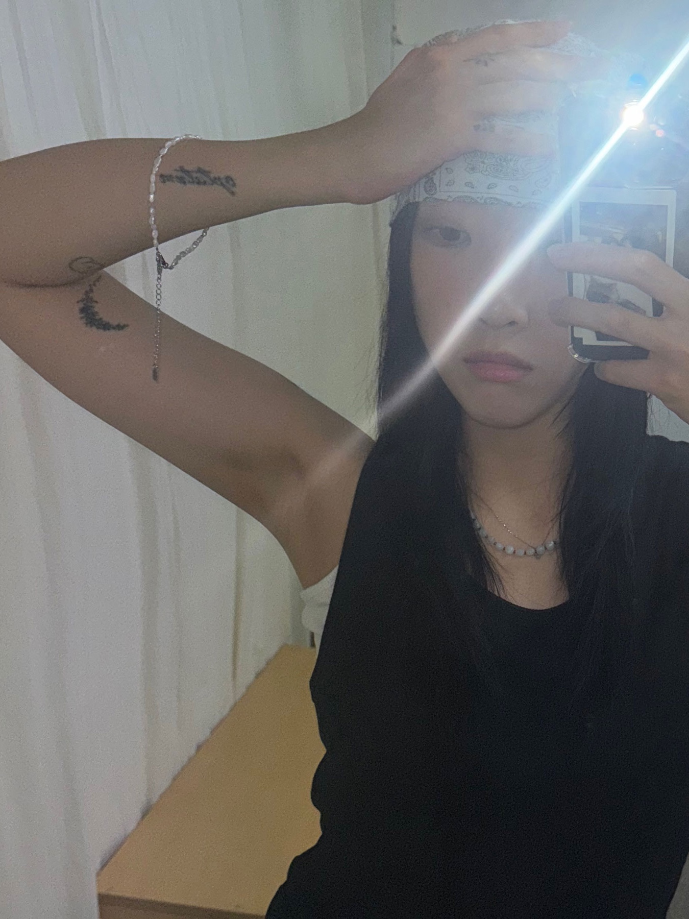 Riomeu Gray Pearl Bracelet 착용 스타일