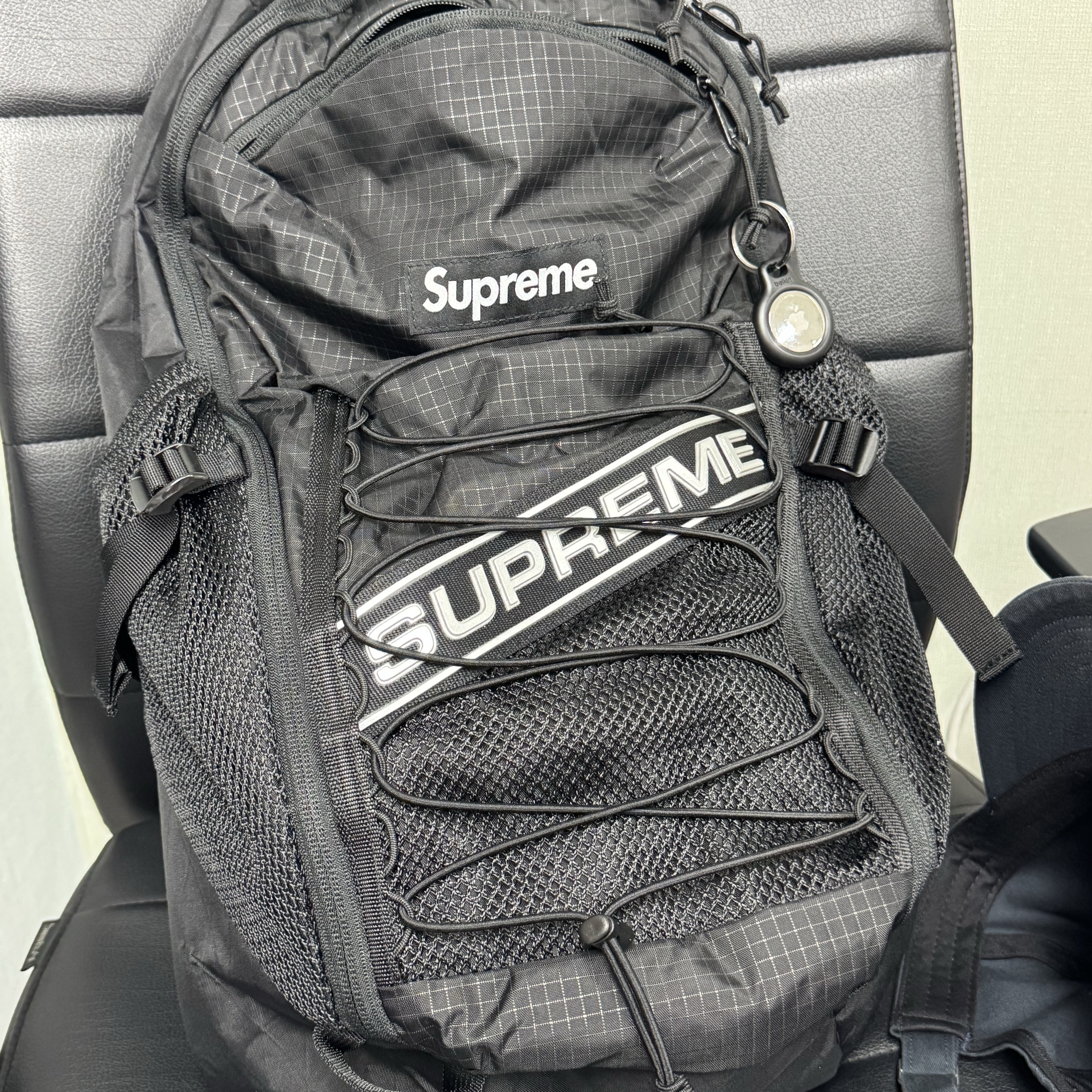 Supreme Backpack Black - 23FW 착용 스타일