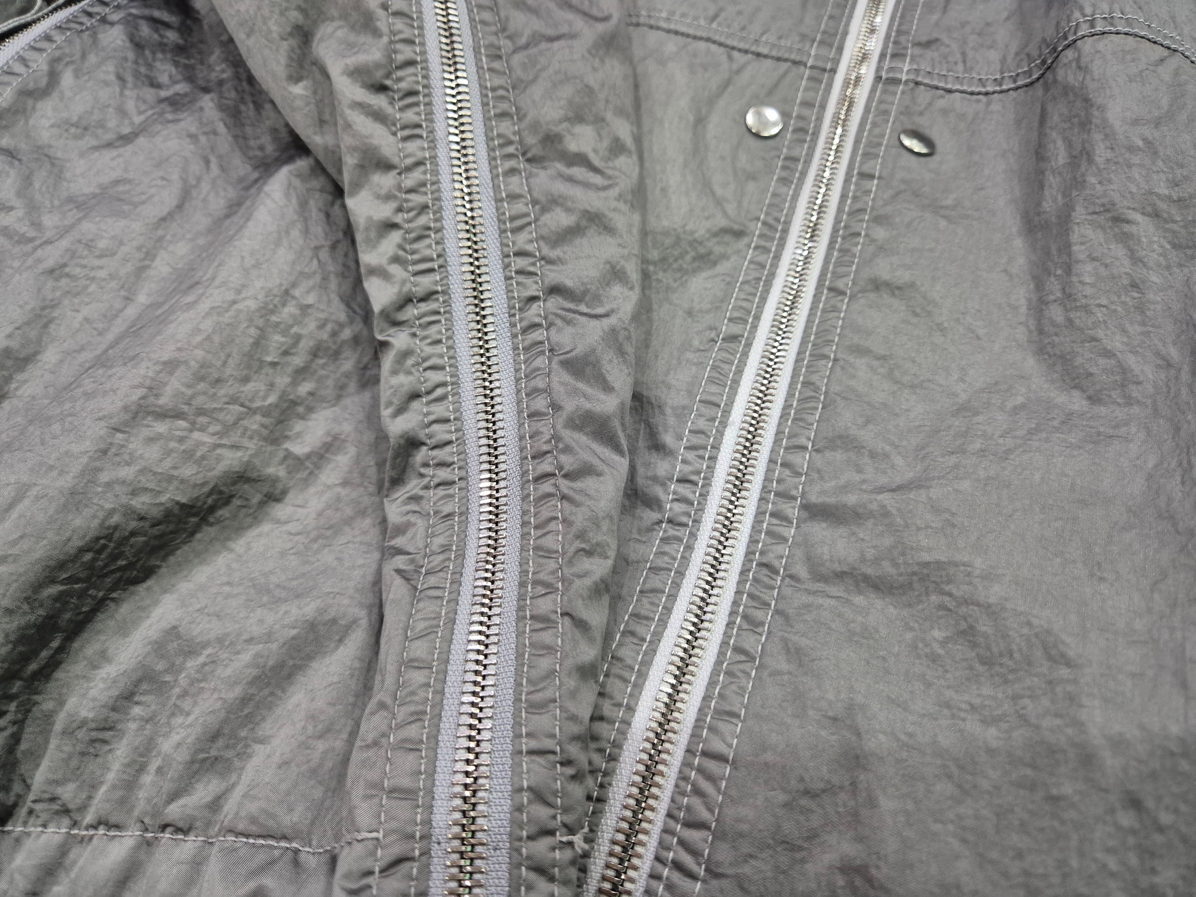 Stone Island 4100097 Nylon Metal Watro TC in Econyl Hooded Jacket with Light Wind Resistance and Anti Drop Antique Rose - 25SS, Stone Island 4100097 Nylon Metal Watro-TC in Econyl Hooded Jacket Black - 25SS 착용 스타일 - 4