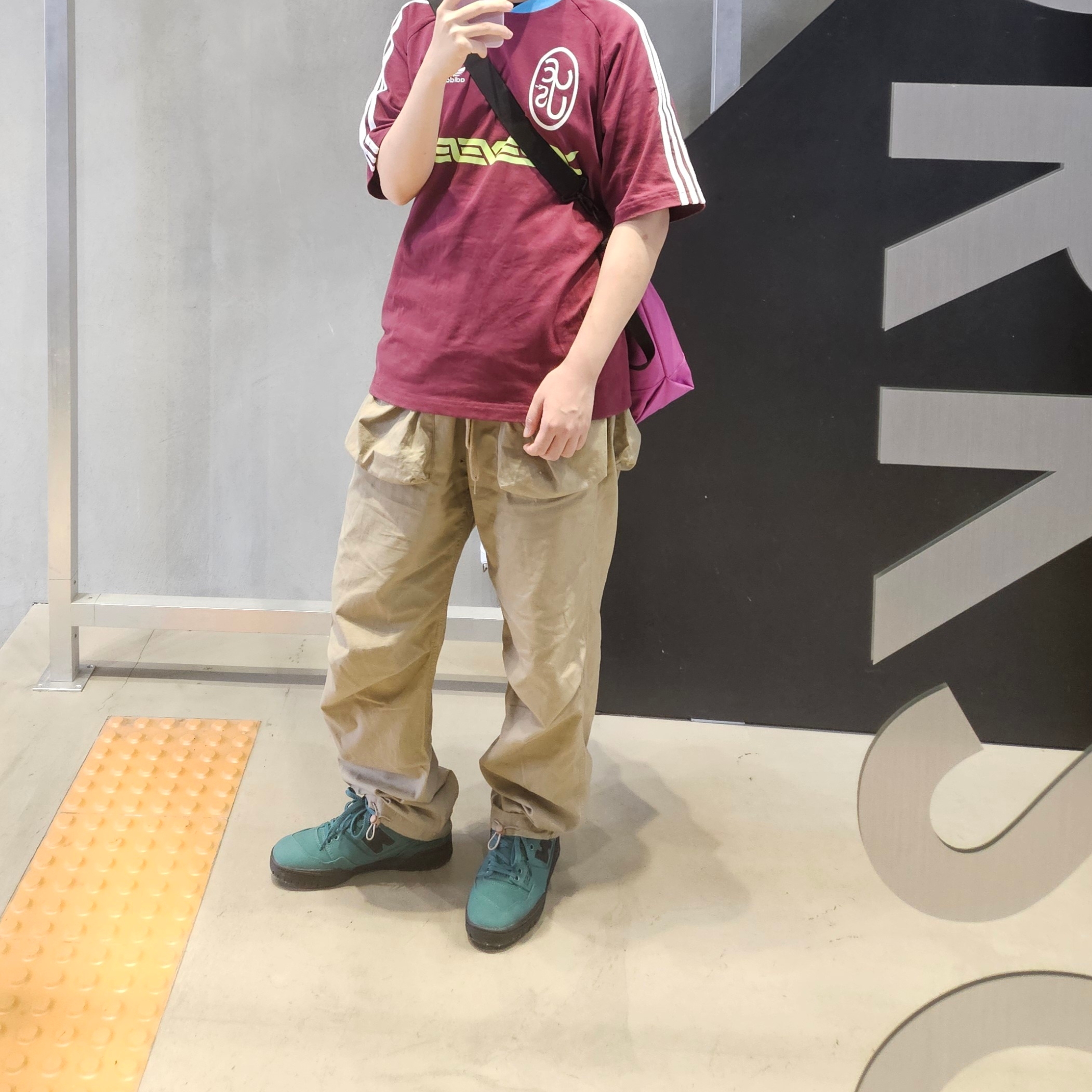 New Balance x Thisisneverthat 550 Green Black, Adidas x Yeseyesee BS Team T-Shirts Victory Crimson - KR Sizing 착용 스타일