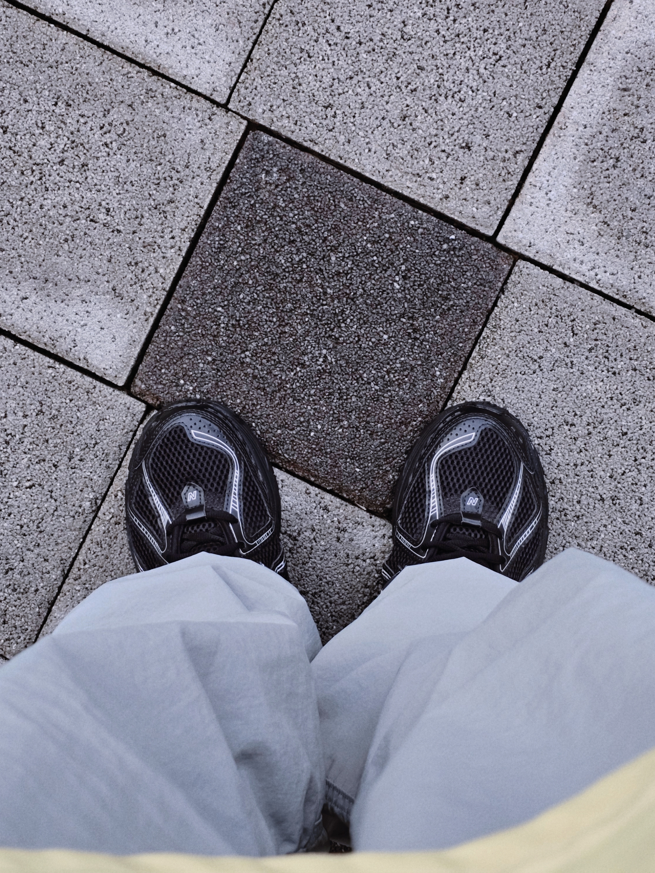 New Balance 1906R Black Silver Metallic 착용 스타일