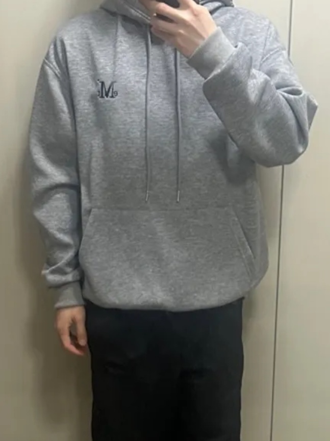 Signature Basic Logo Hood T Gray 착용 스타일