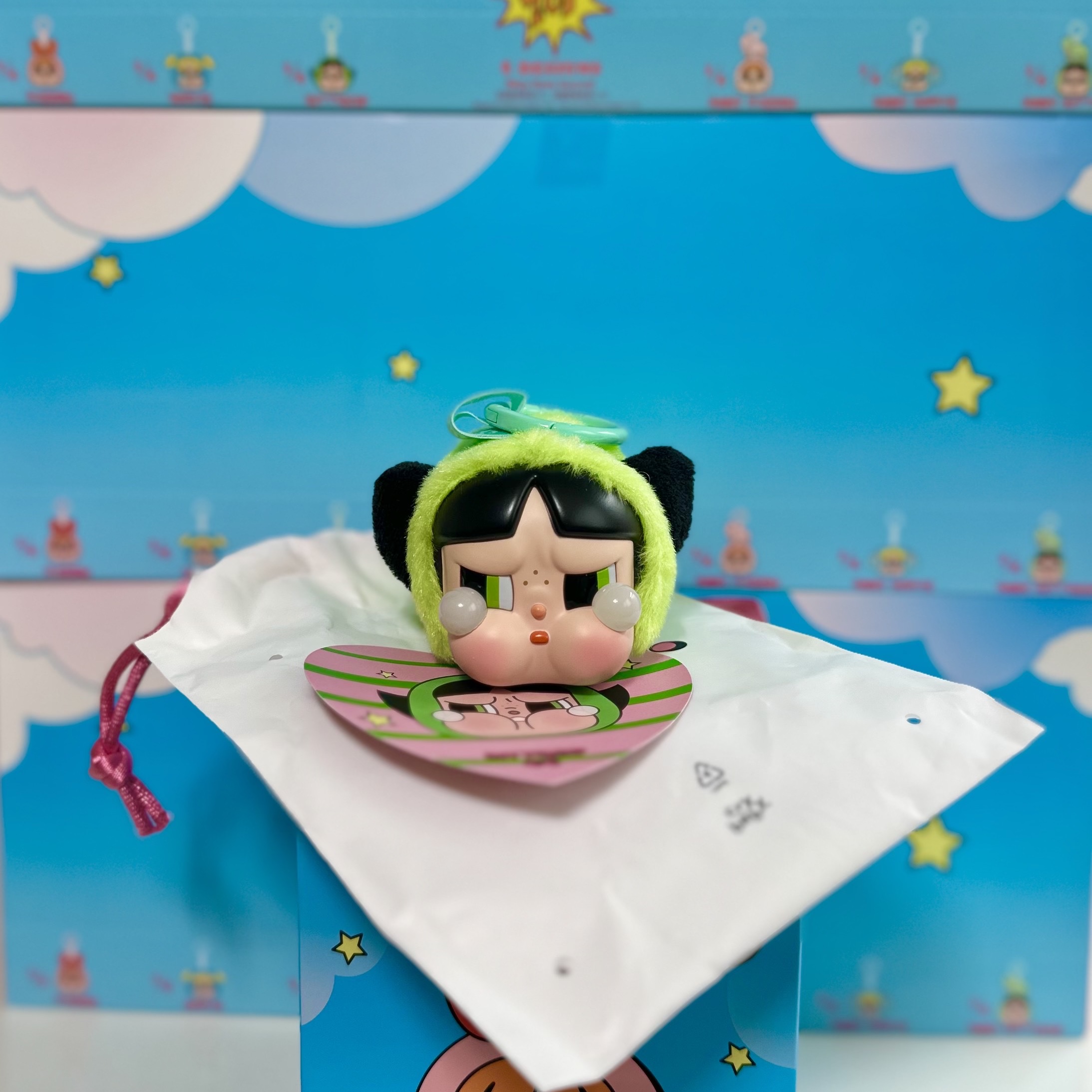 Pop Mart Crybaby x Powerpuff Girls Series Keyring Buttercup (Opened Case), Pop Mart Crybaby x Powerpuff Girls Series Keyring Sealed Case (6 Blind Boxes) 착용 스타일