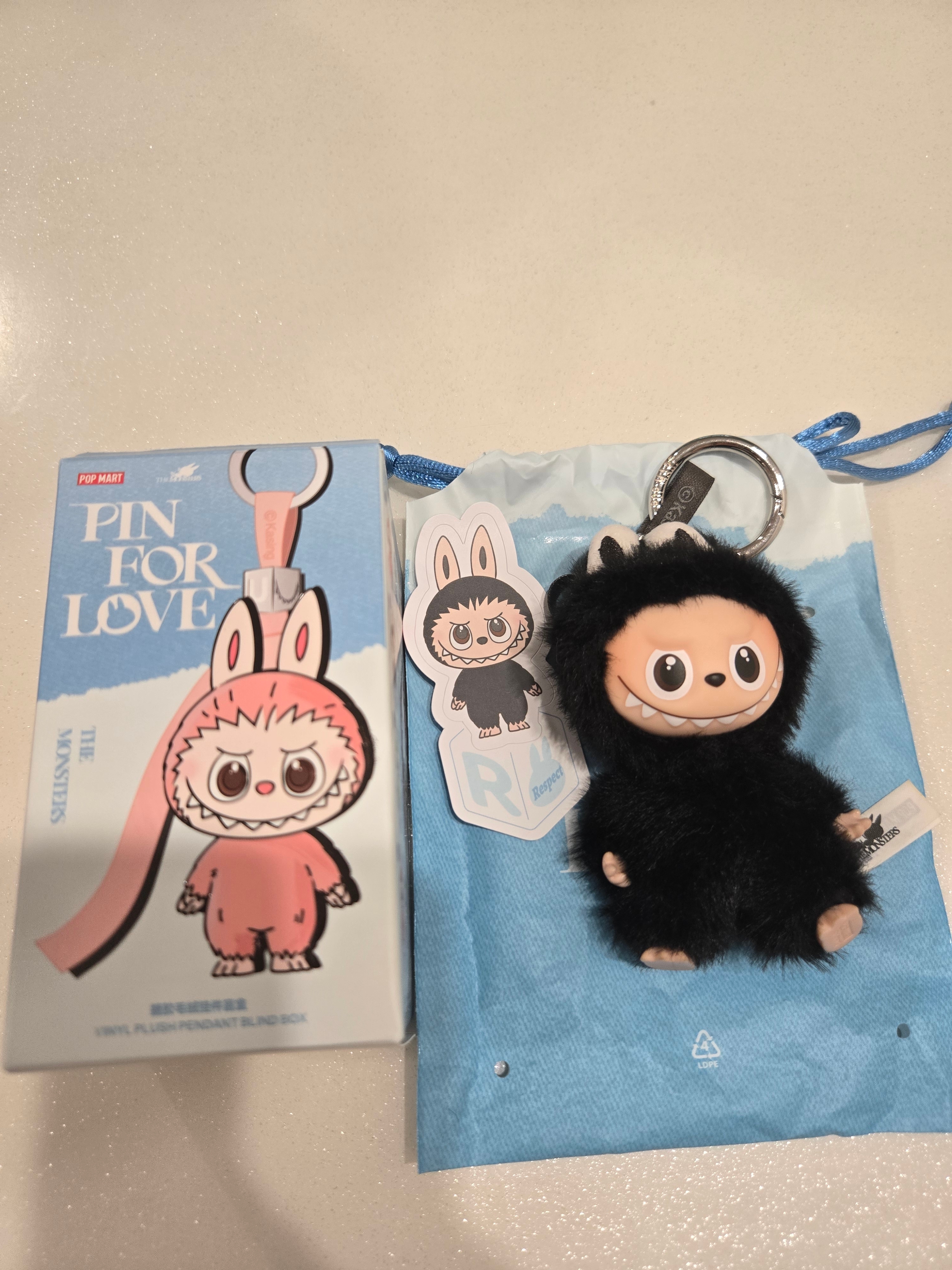 Pop Mart Labubu The Monsters Pin For Love Series Vinyl Plush Pendant Sealed Case (N-Z) (1 Blind Box) 착용 스타일 - 2