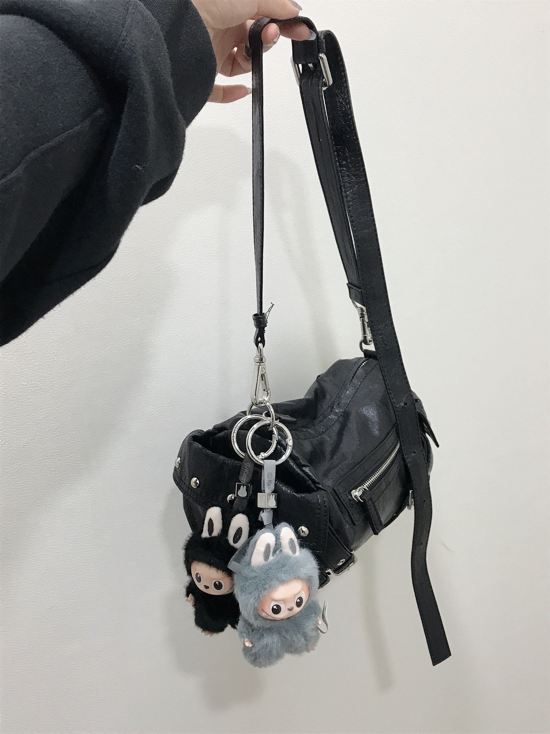 Pop Mart Labubu The Monsters Pin For Love Series Vinyl Plush Pendant Sealed Case (N-Z) (1 Blind Box), Pop Mart Labubu The Monsters Pin For Love Series Vinyl Plush Pendant (N-Z) R (Opened Case) 착용 스타일
