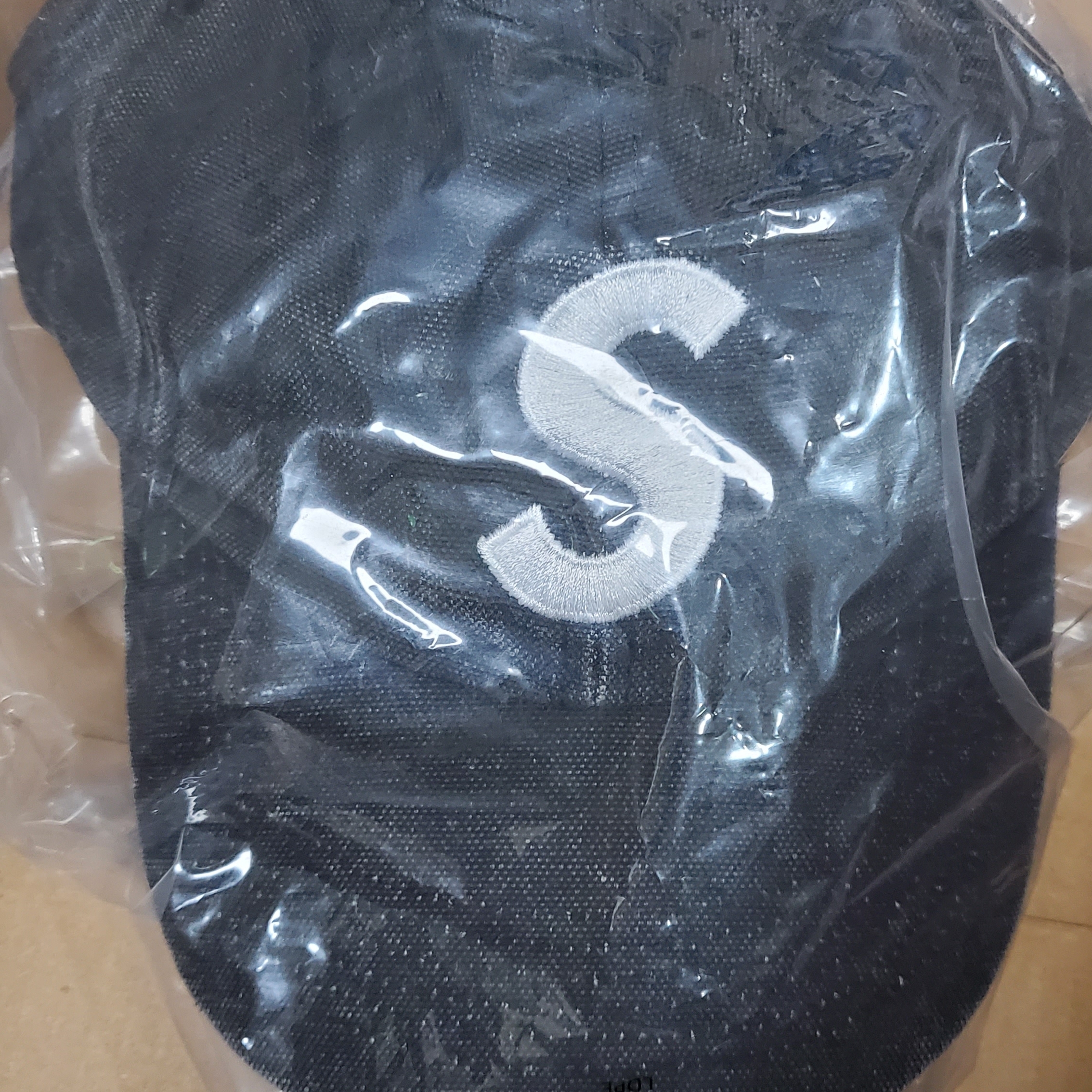 Supreme Pigment Coated 2-Tone S Logo 6-Panel Black - 25FW 착용 스타일