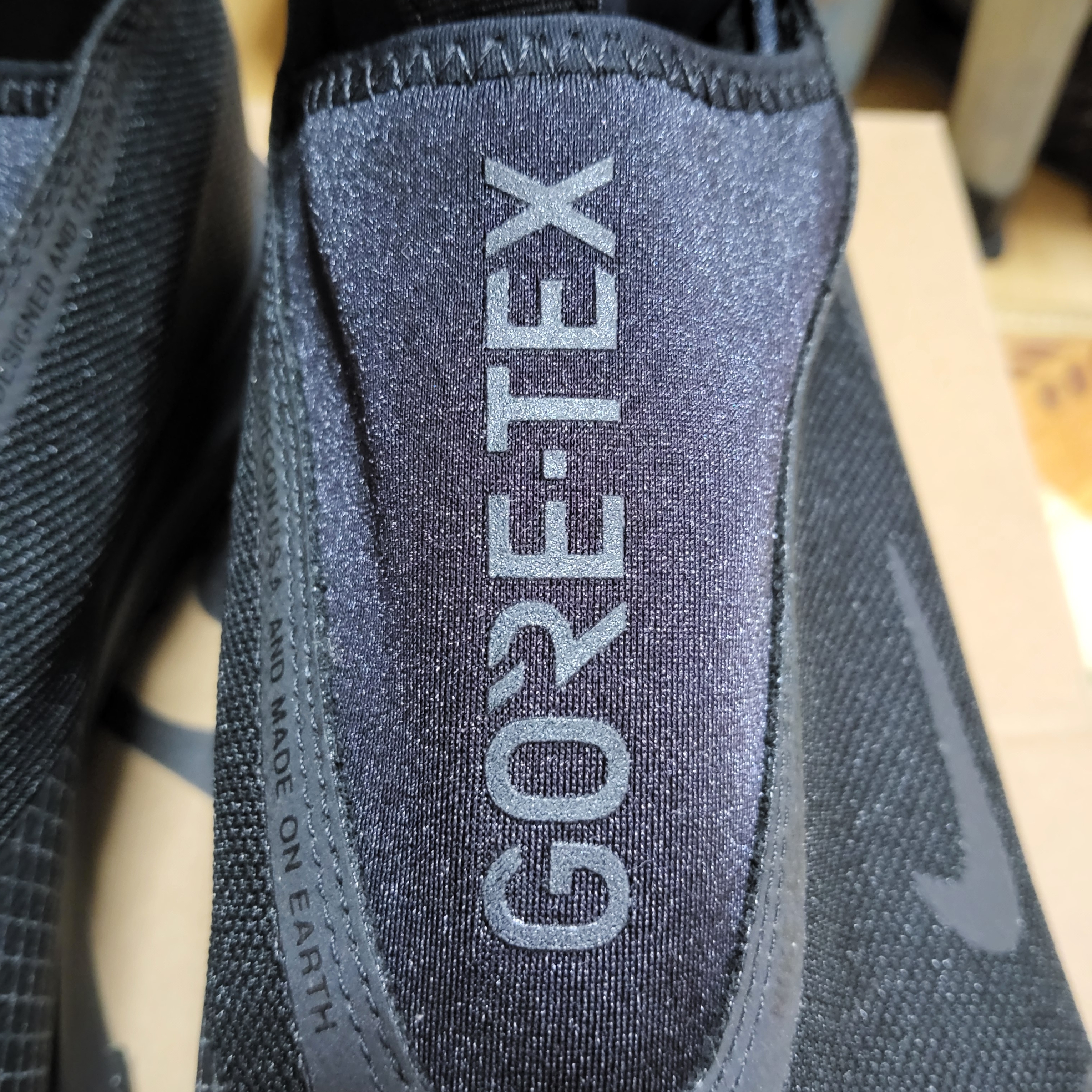 Nike ACG Mountain Fly Gore-Tex Black and Dark Grey 착용 스타일 - 6