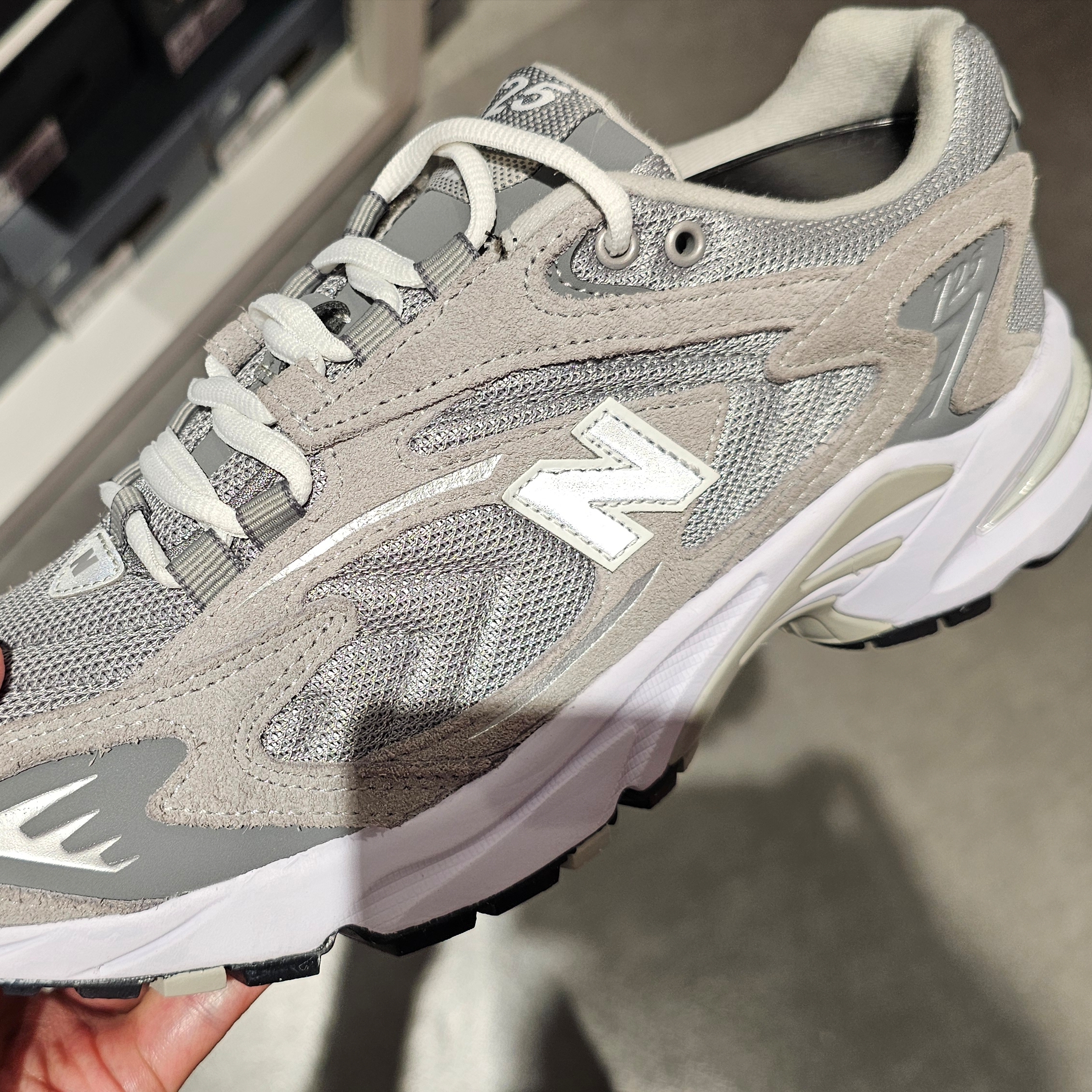 New Balance 725 Grey 착용 스타일