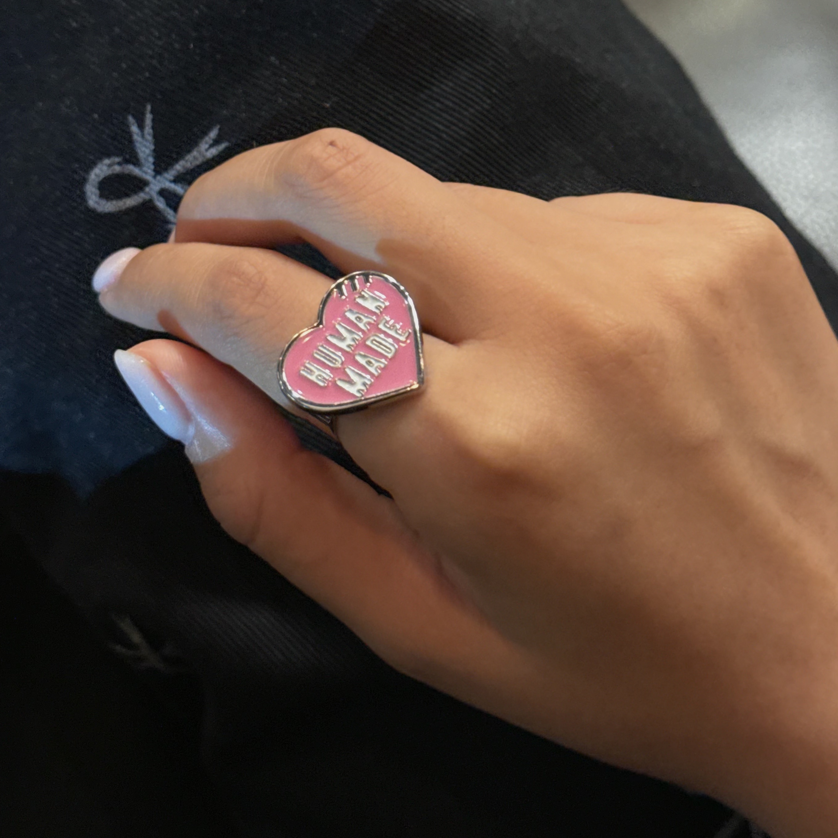 Human Made Heart Ring Pink 착용 스타일 - 1