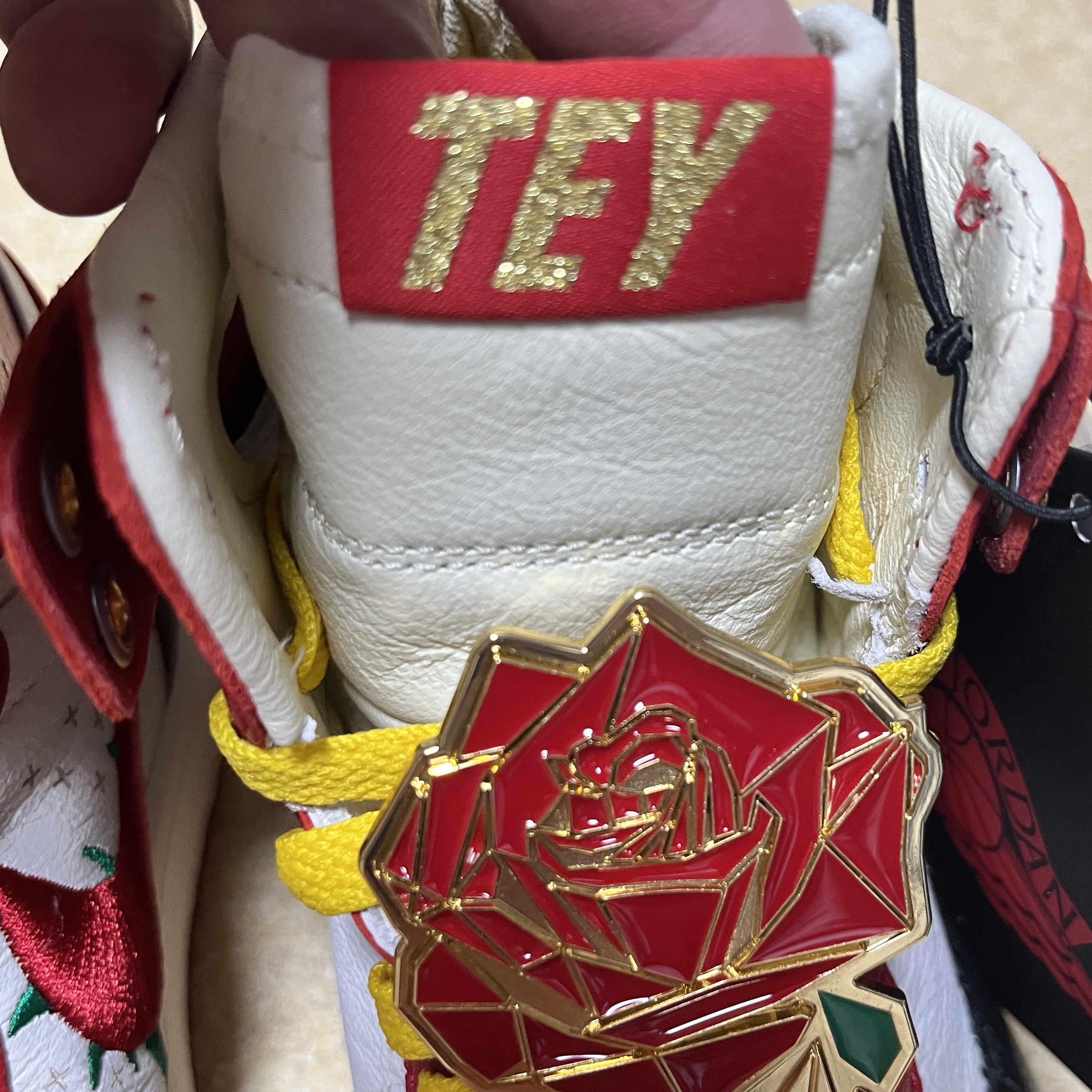 (W) Jordan 1 x Teyana Taylor Zoom CMFT 2 Gym Red 착용 스타일 - 3