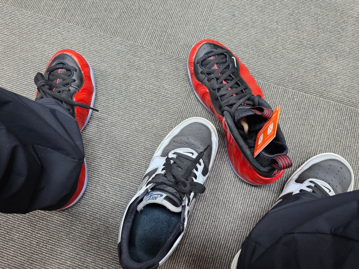 Nike Air Foamposite One Metallic Red, Nike Air Force 1 B Silver Snake 착용 스타일