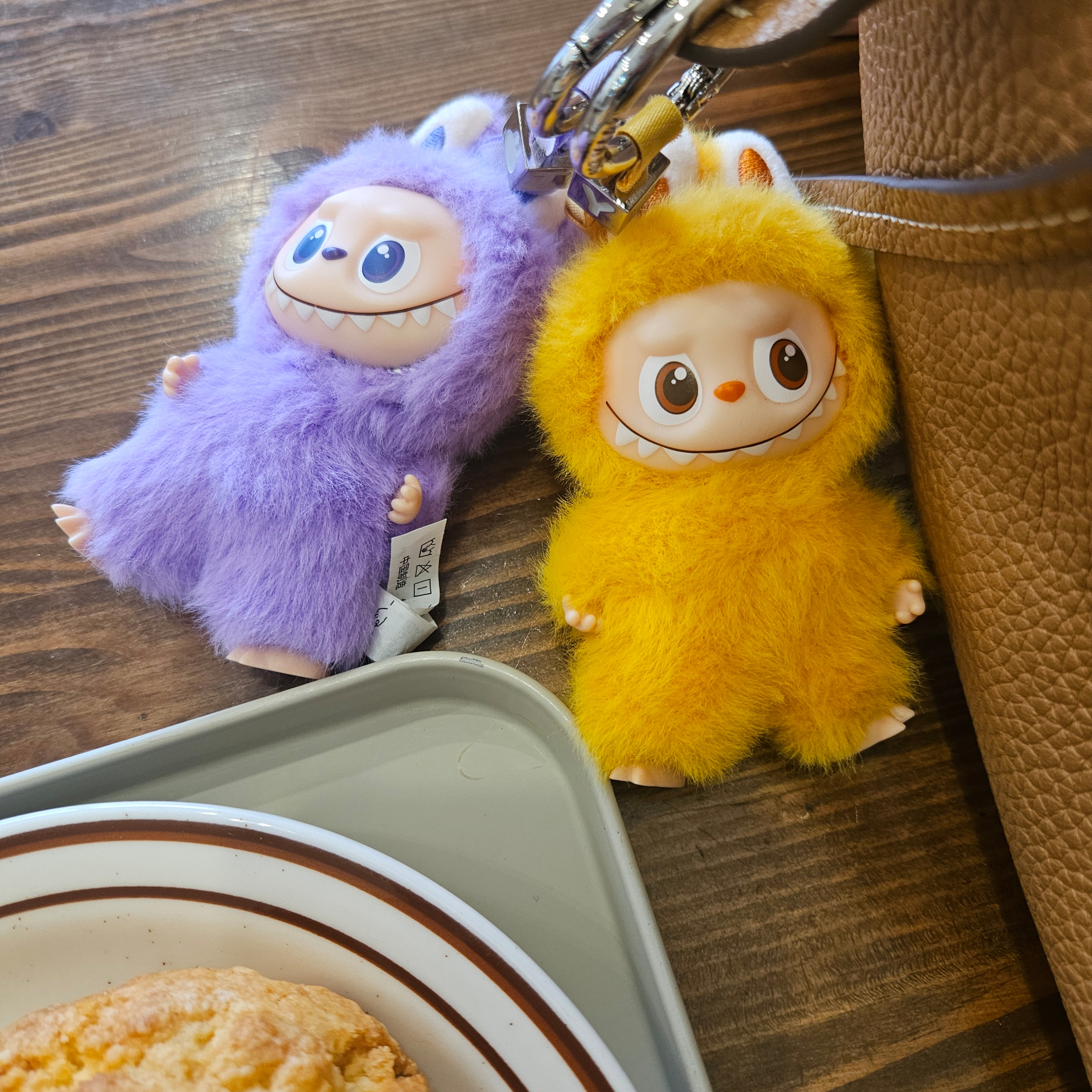 Pop Mart Labubu The Monsters Pin For Love Series Vinyl Plush Pendant (N-Z) Y (Opened Case), Pop Mart Labubu The Monsters Pin For Love Series Vinyl Plush Pendant (N-Z) T (Opened Case) 착용 스타일 - 6