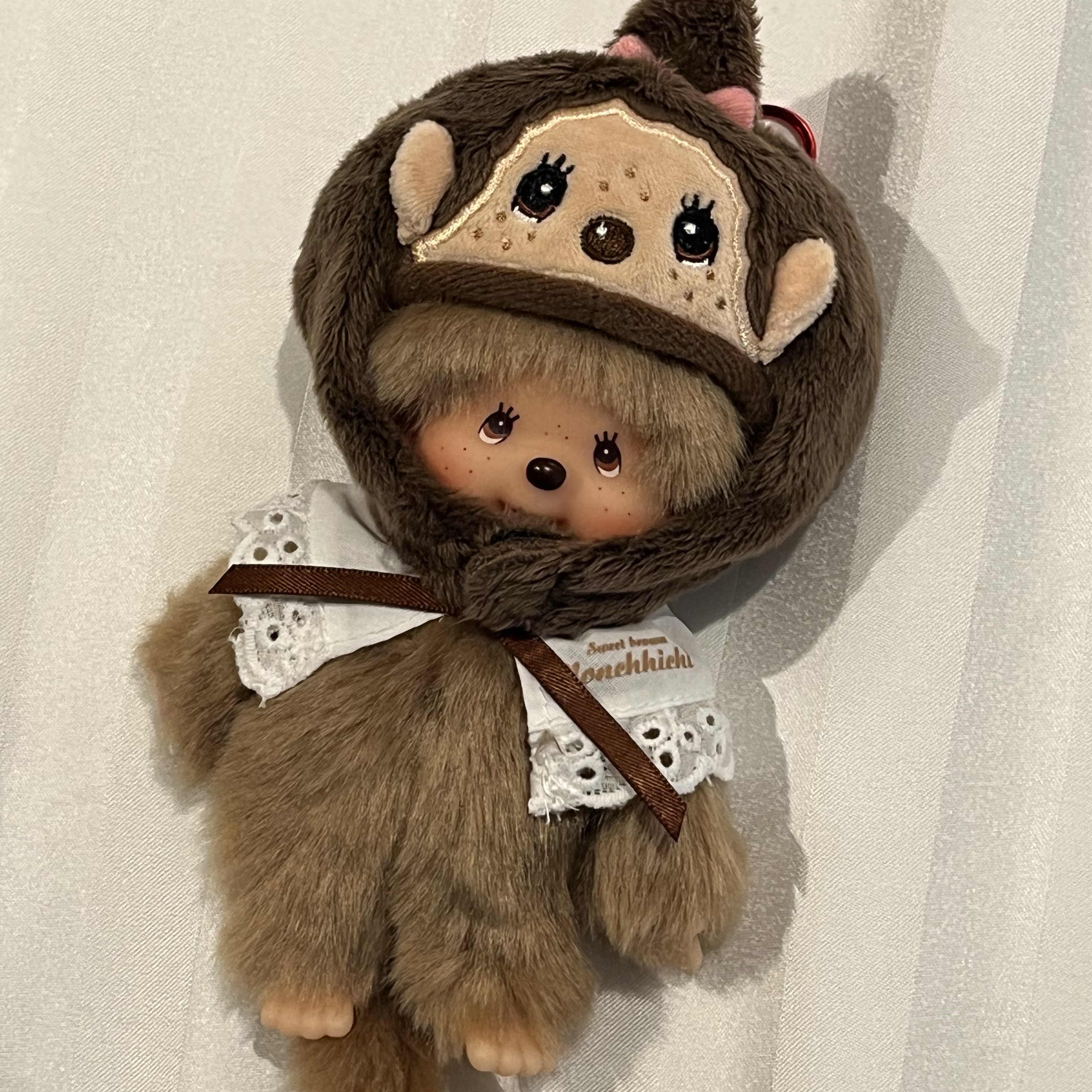 Monchhichi Sweet Key Chain Brown 착용 스타일 - 1
