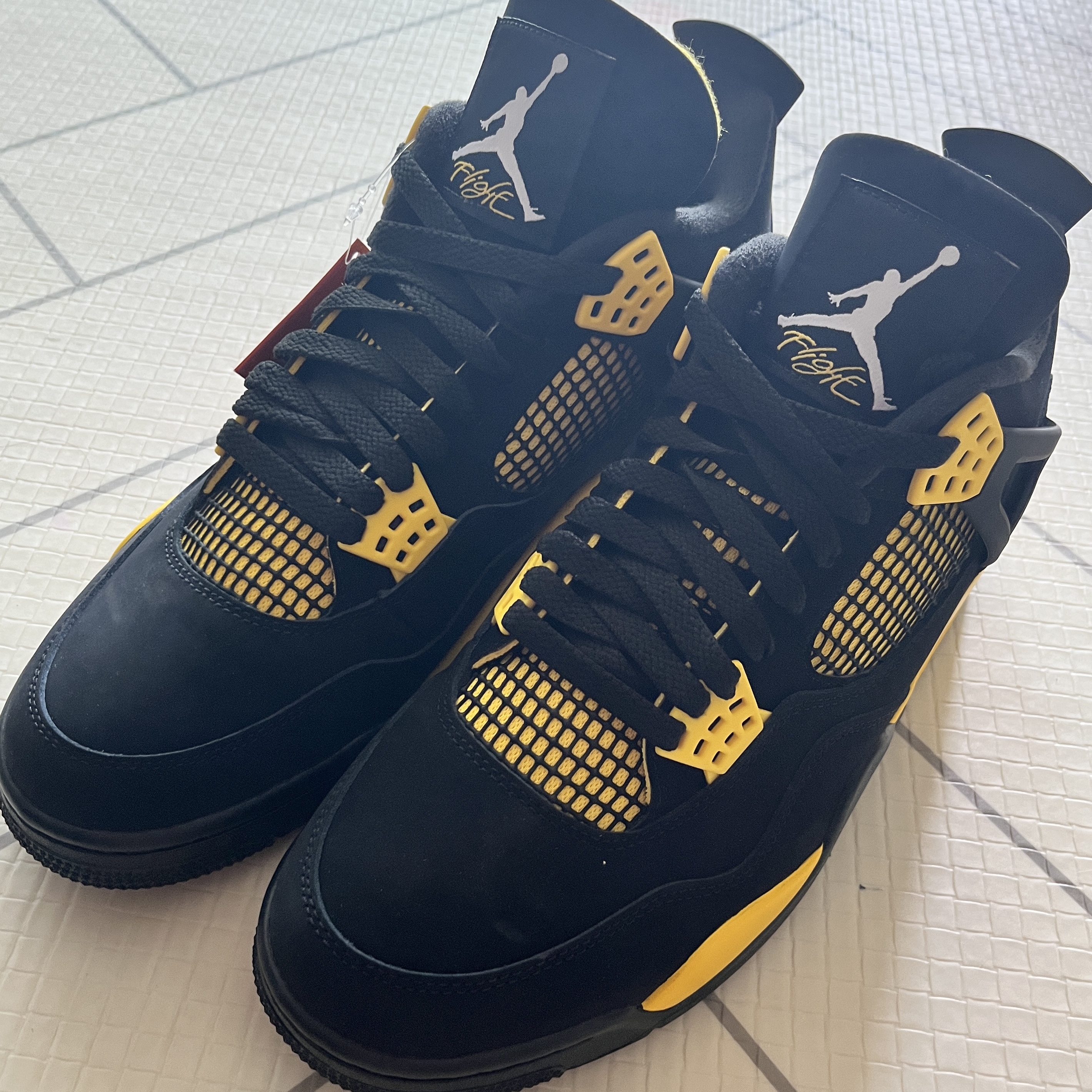 Jordan 4 Retro Thunder 2023 착용 스타일 - 2