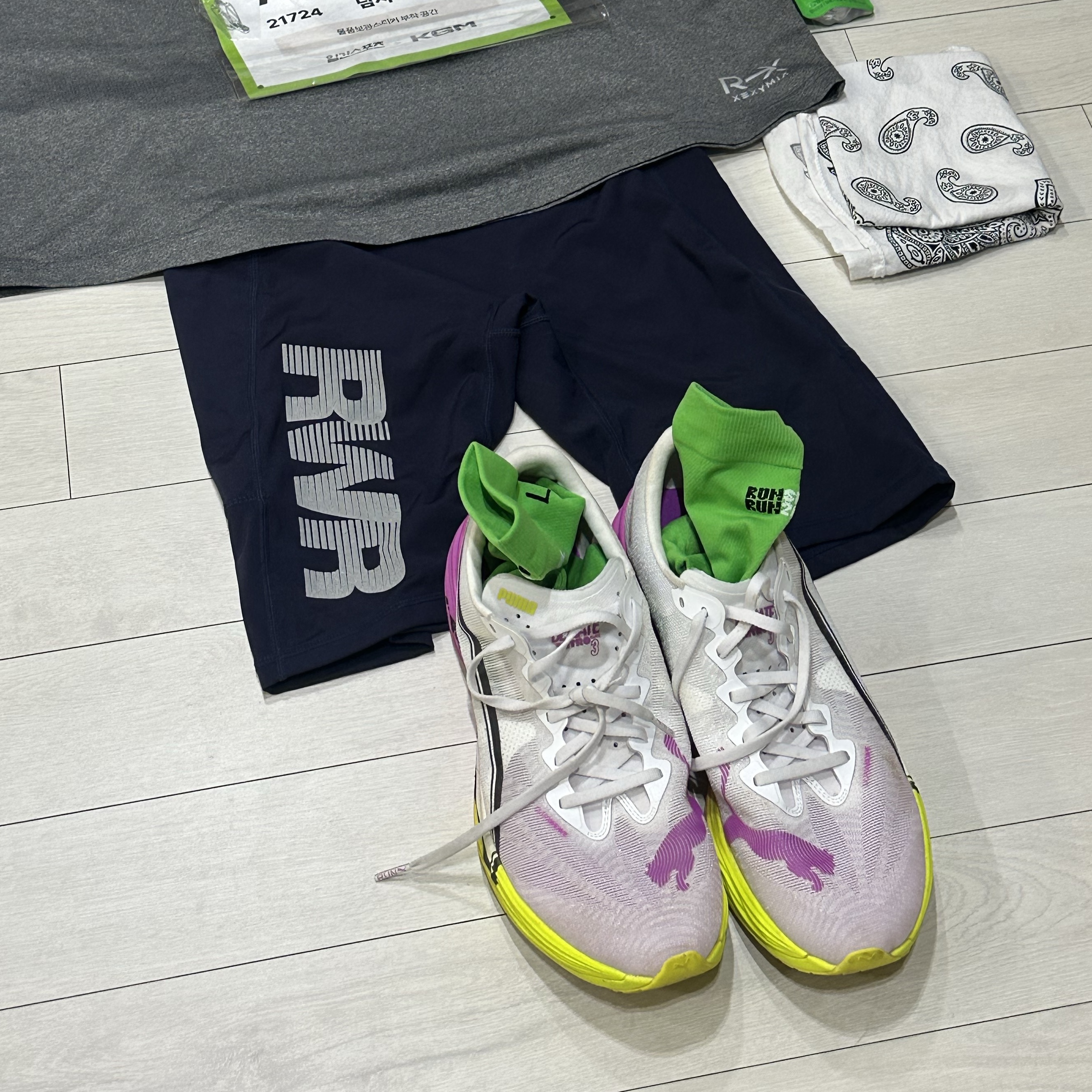 [KREAM 단독] runwhither Half Tights Navy, Puma Deviate Nitro Elite 3 White Pure Magenta 착용 스타일