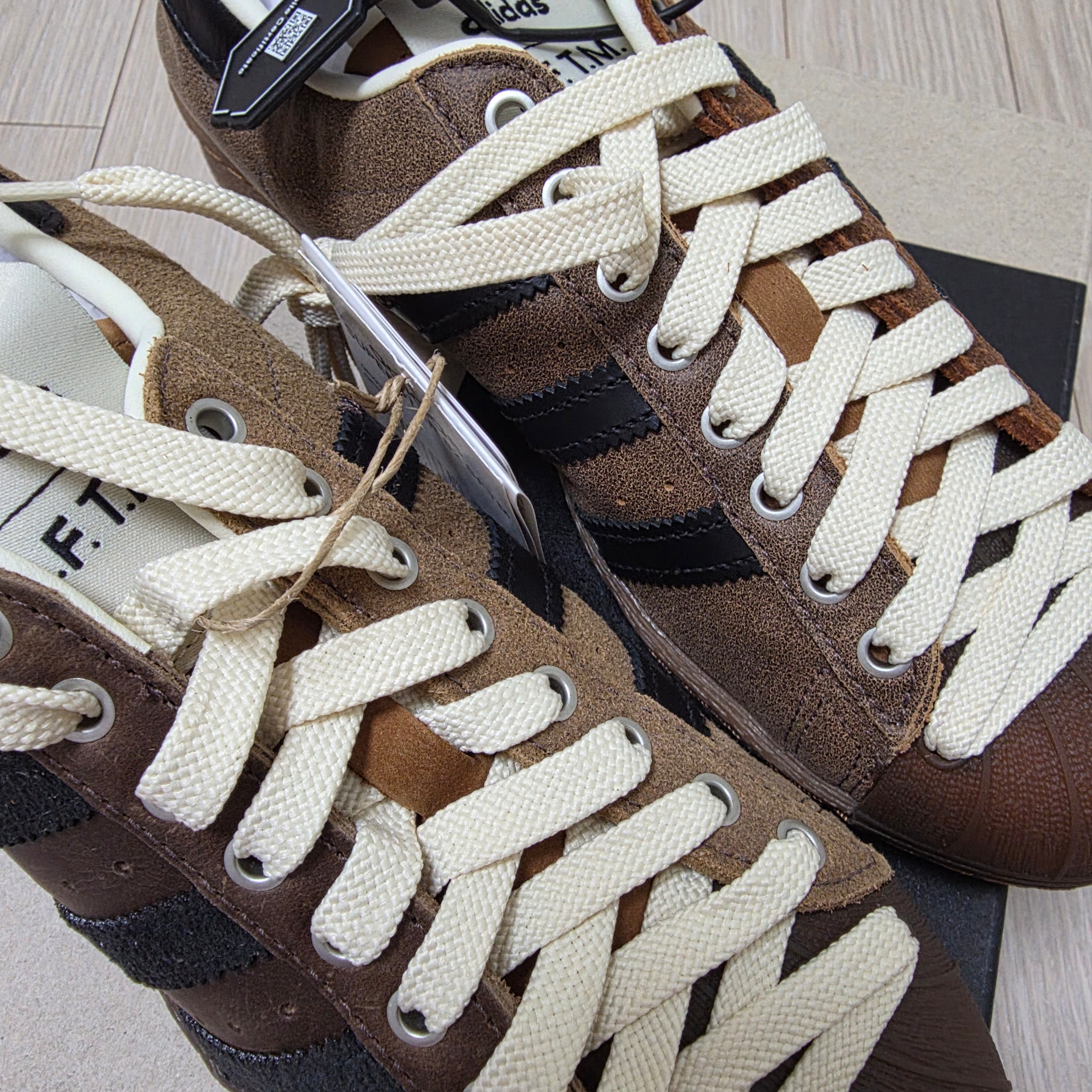 Adidas x Song for the Mute Superstar 82 Khaki Core Black 착용 스타일