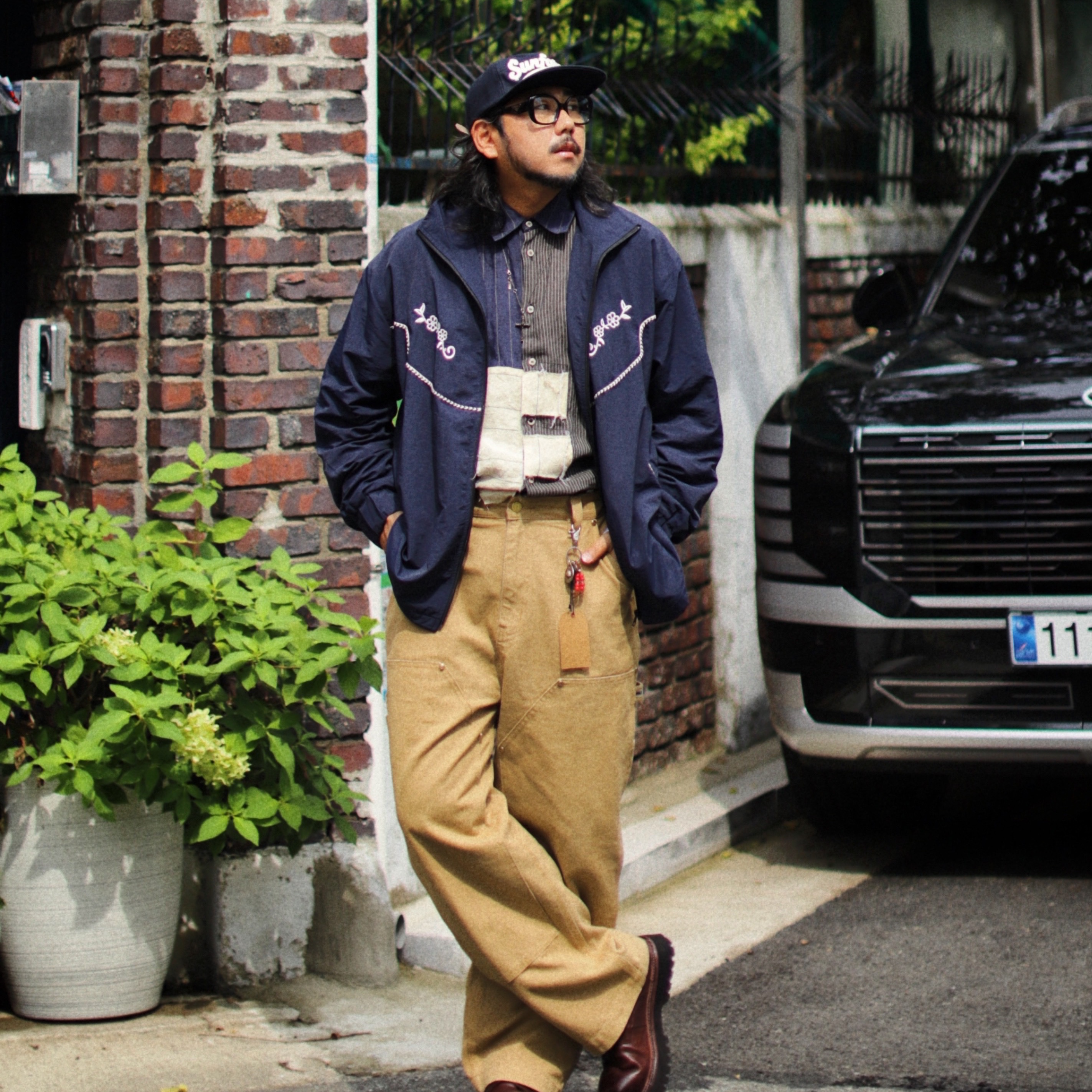 AMOU 60'S Western Wind Breaker Navy, AMOU 60'S Western Wind Breaker Cream 착용 스타일 - 3