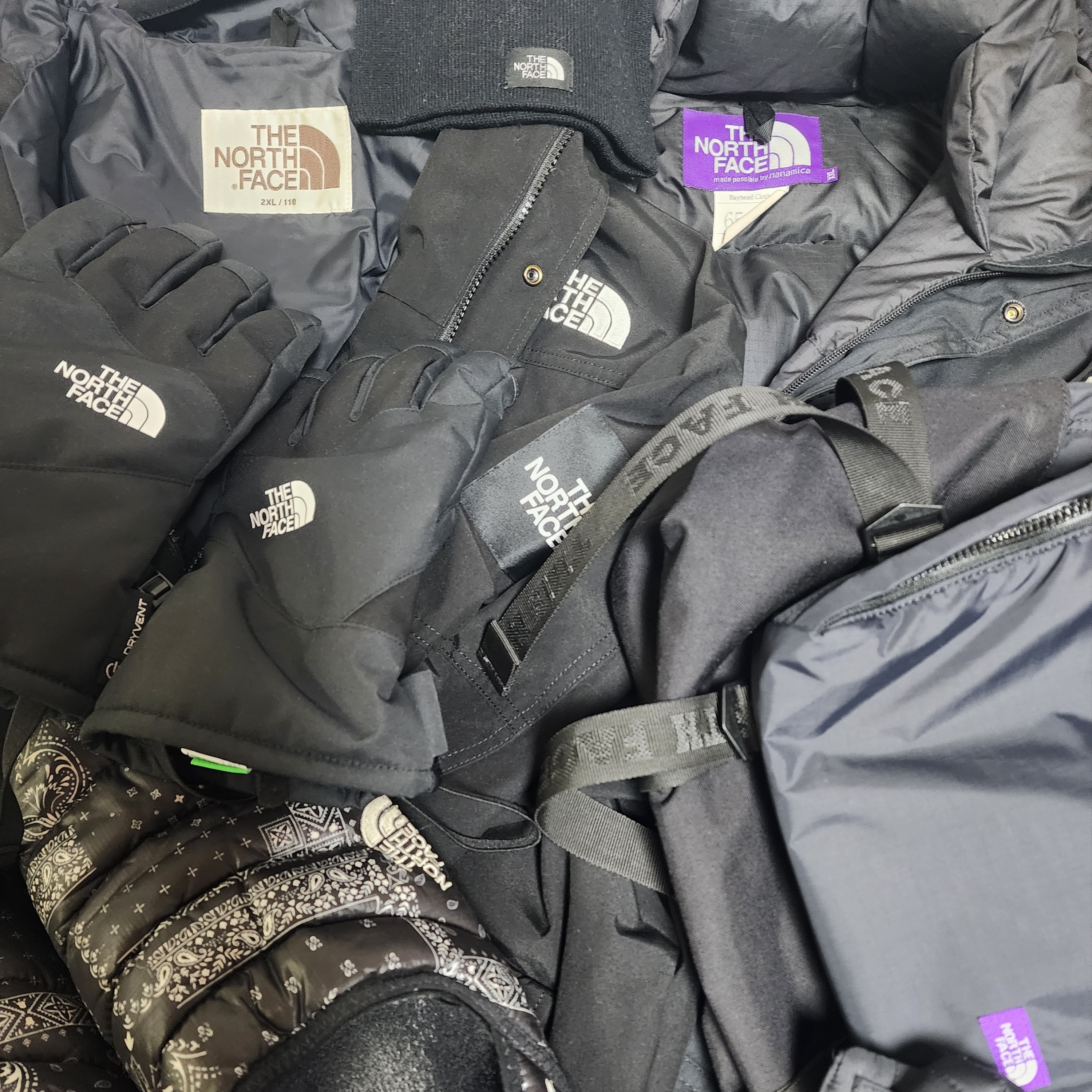 The North Face White Label Ranger Jacket Black, The North Face Mini Nuptse Jacket Keyring Black - 23FW 착용 스타일