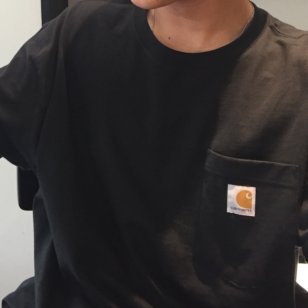 Carhartt Loose Fit Heavyweight Regular Short Sleeve Pocket T-Shirt Black 착용 스타일