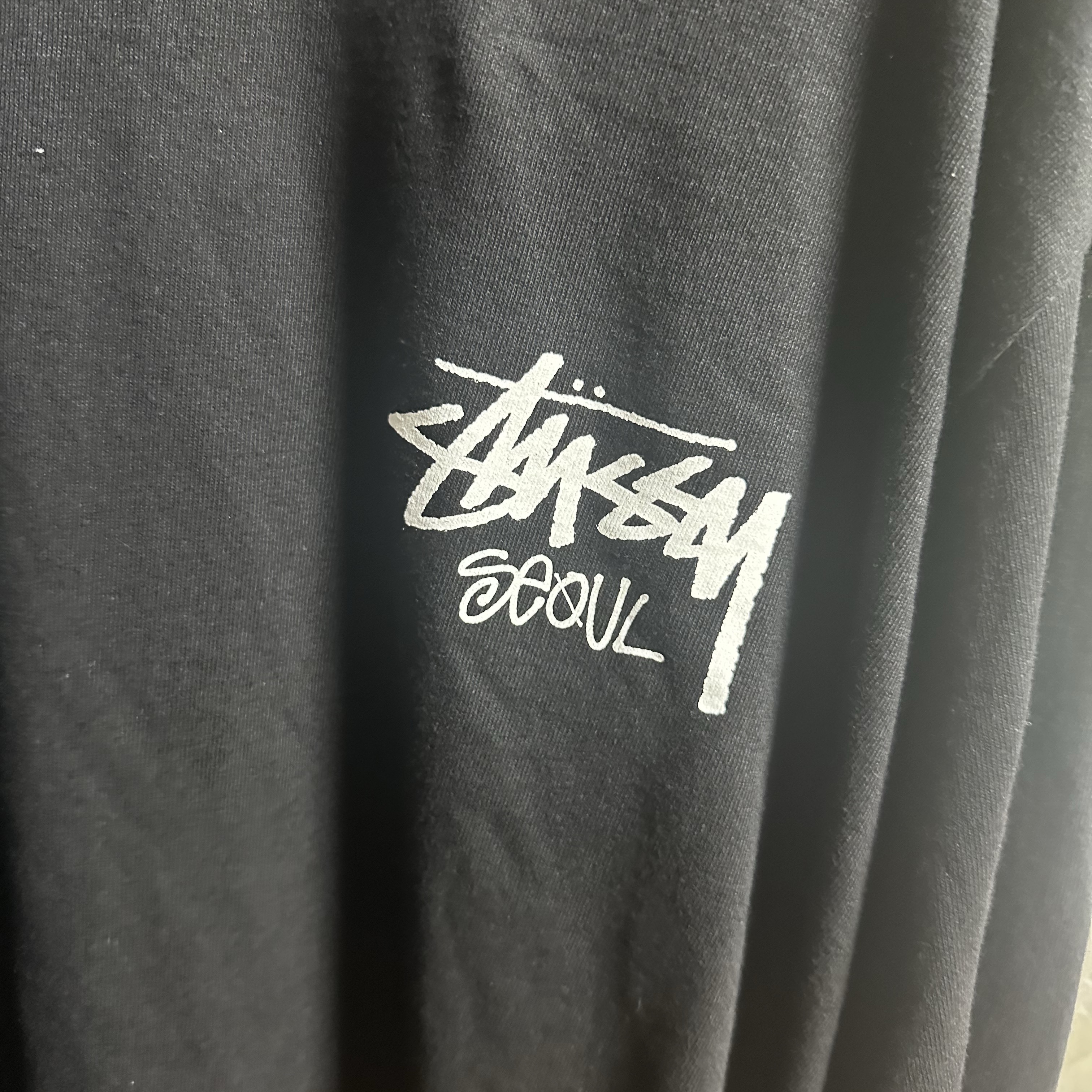 Stussy Stock Seoul T-Shirt White, Stussy Tough Gear T-Shirt Black 착용 스타일 - 5