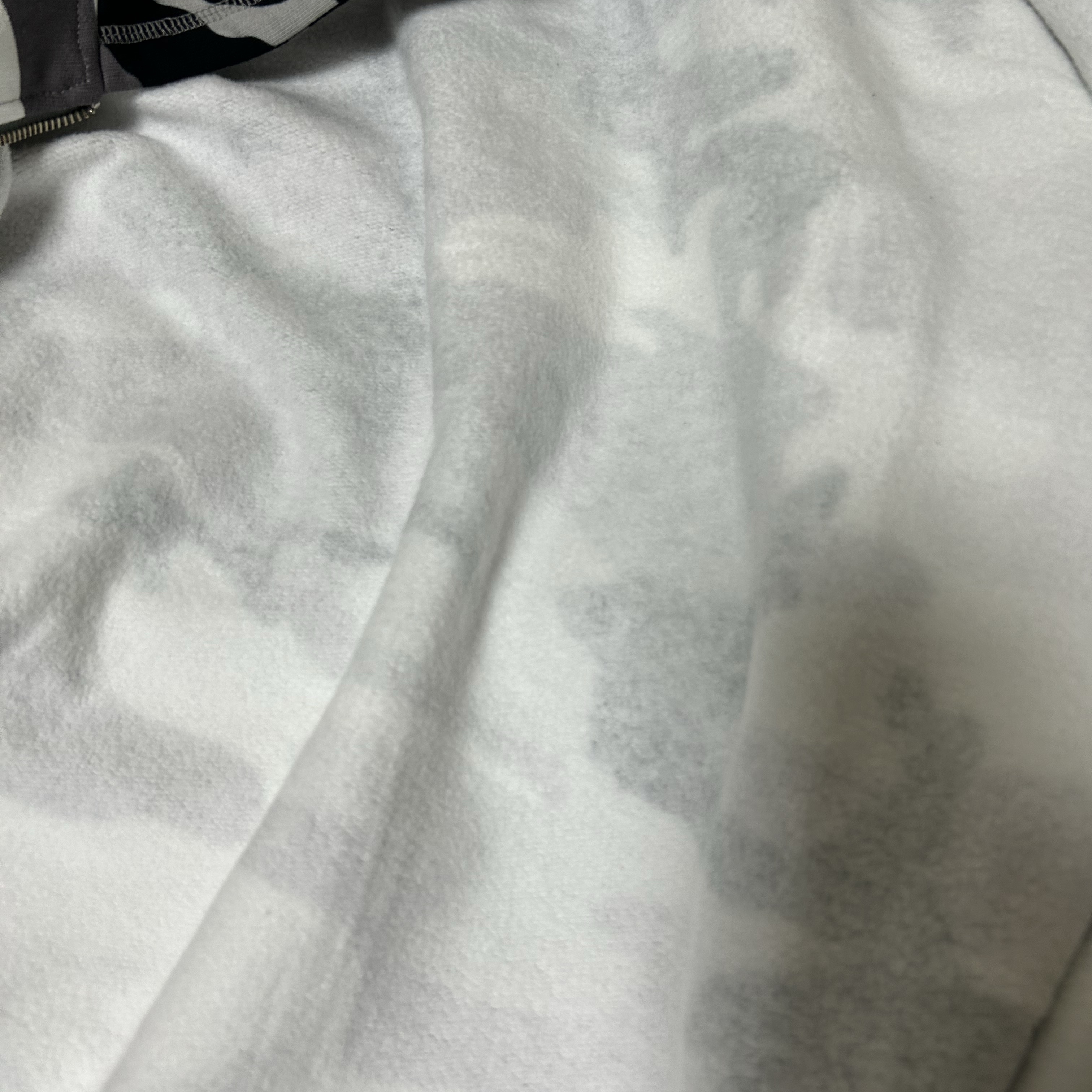 Corteiz Island Puff Print Zip Hoodie Arctic Camo 착용 스타일 - 3