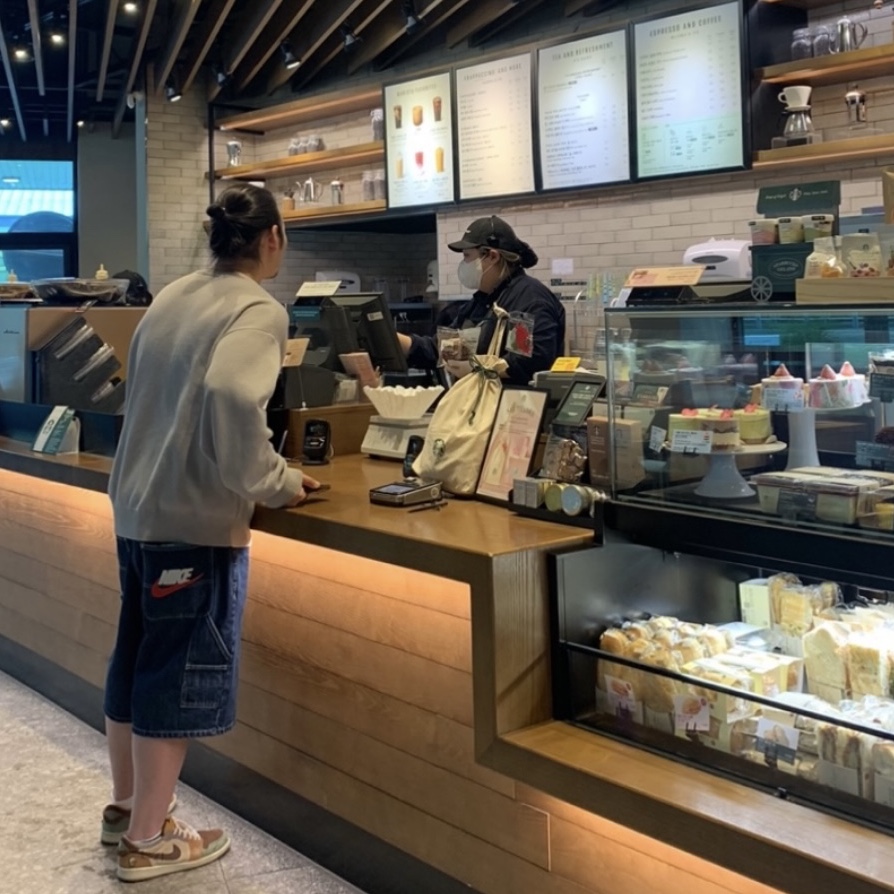 Jordan 1 x Zion Williamson Retro Low OG Flax and Oil Green, Supreme x Nike Denim Short Indigo - 24SS 착용 스타일