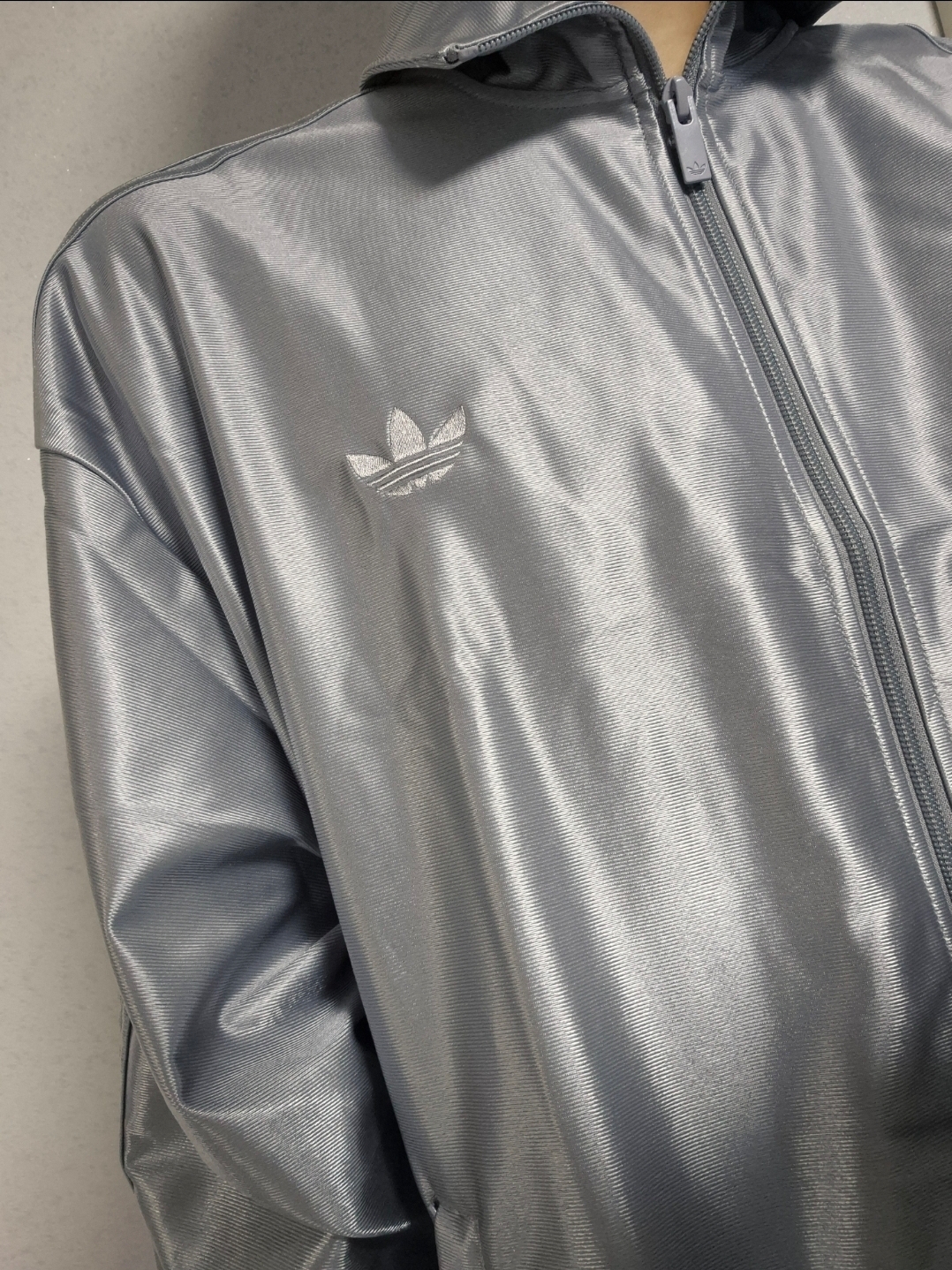 Adidas Oversized Firebird Track Top Light Onix - KR Sizing 착용 스타일