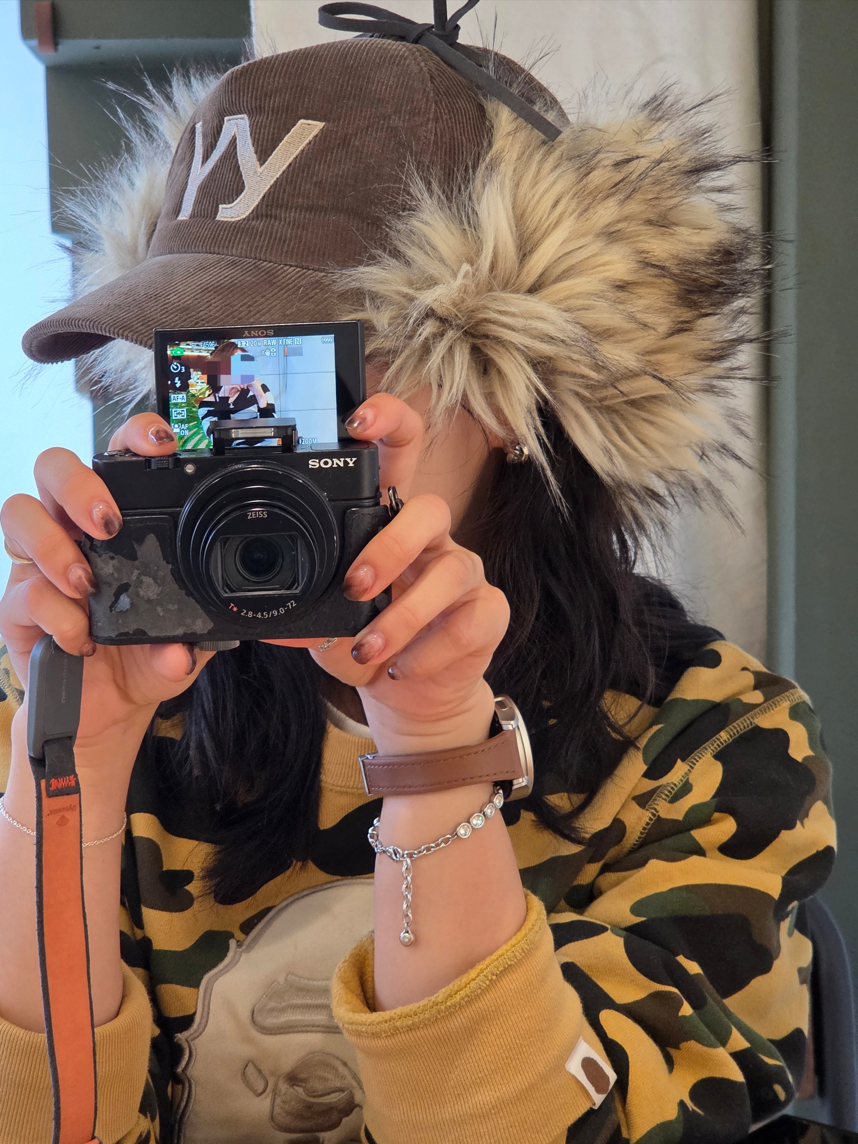 Adidas x BAPE Superstar 80s Core Black Off White, Open Yy Faux Fur Corduroy Earflap Cap Khaki 착용 스타일 - 3