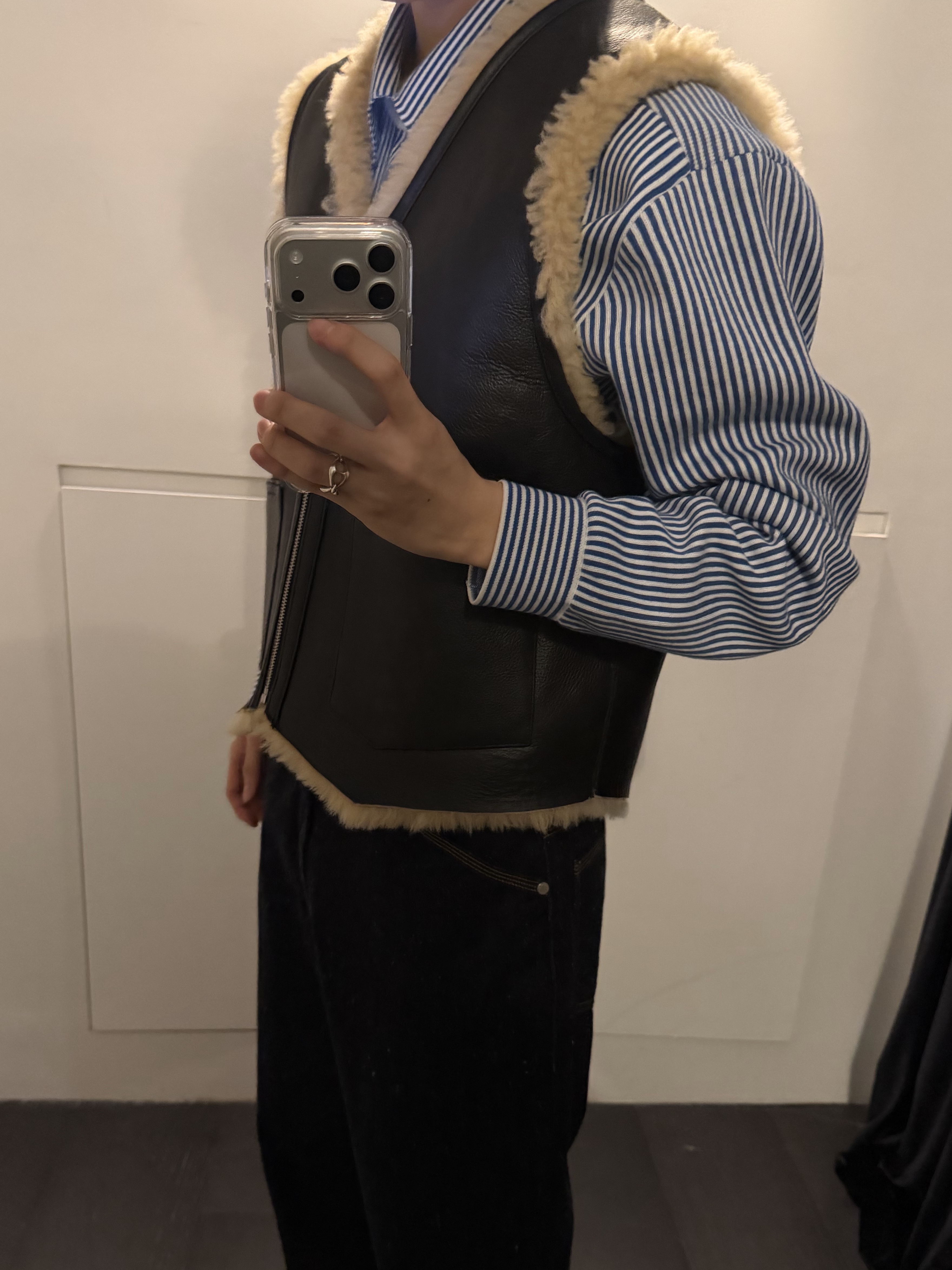 STU Fluffy Stripe Cardigan Burgundy, STU Fluffy Stripe Cardigan Brown 착용 스타일 - 3