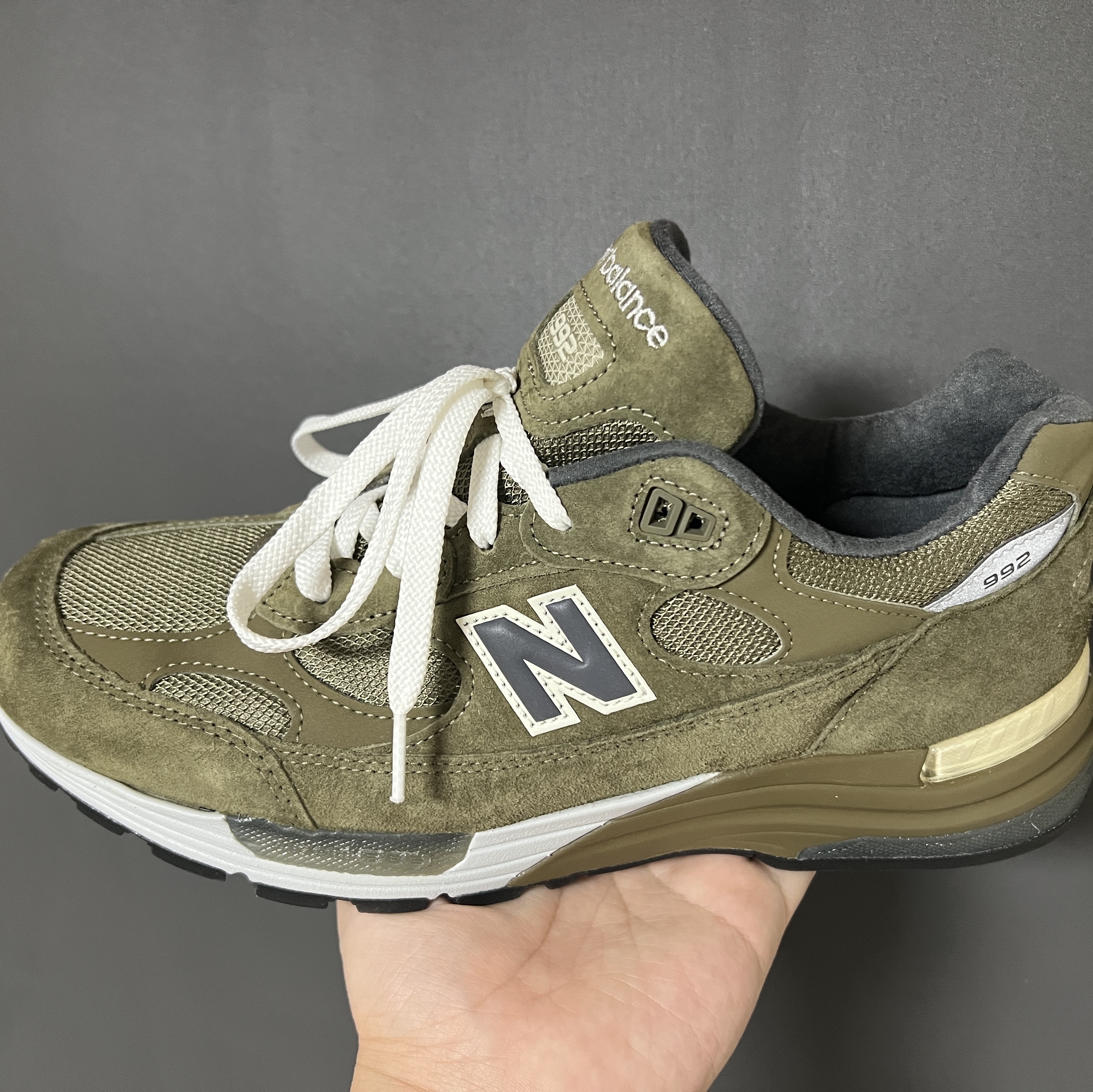 New Balance 992 Made in USA Dark Camo Covert Green - D Standard 착용 스타일