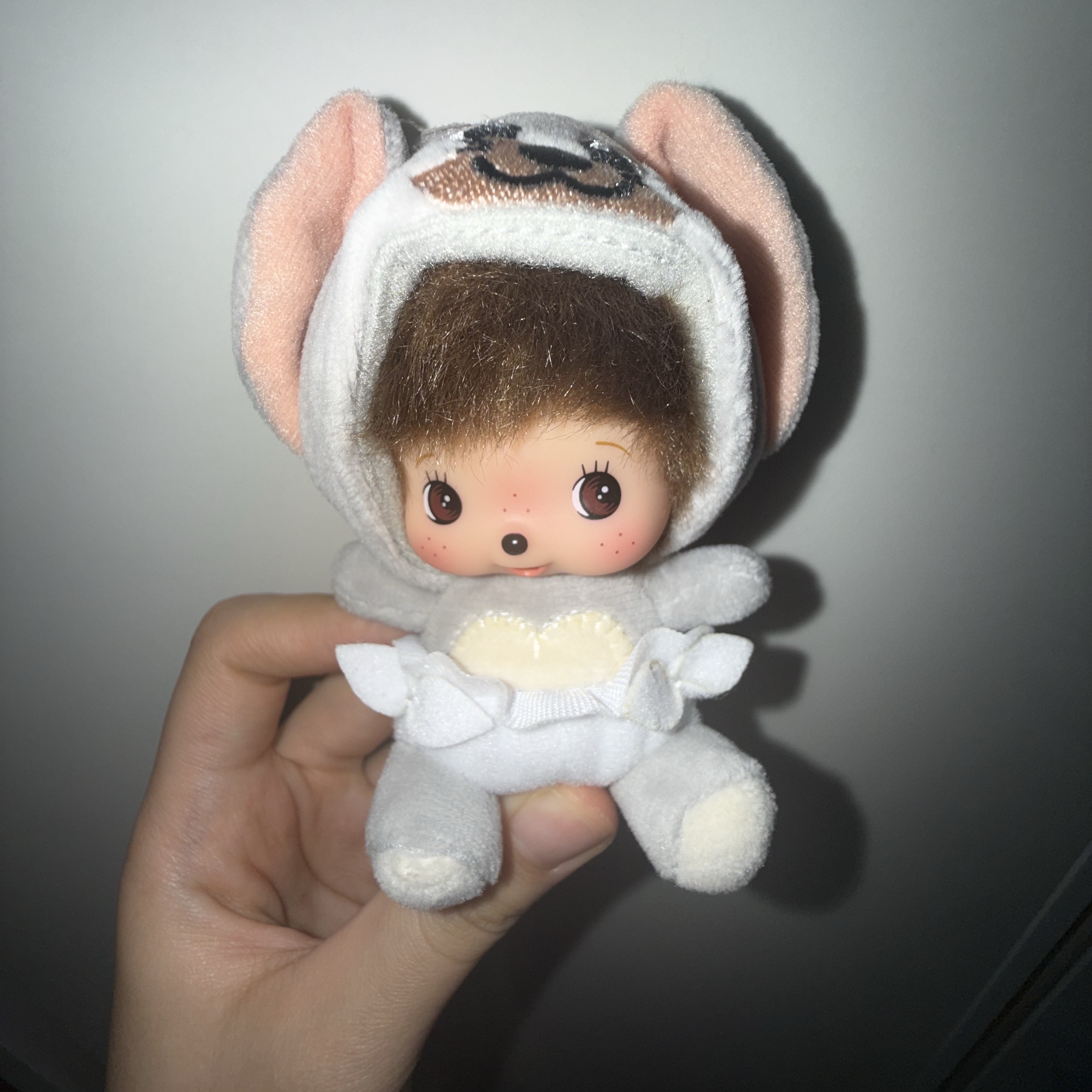 Monchhichi x Tom & Jerry SS Doll Mini Key Chain Tuffy 착용 스타일