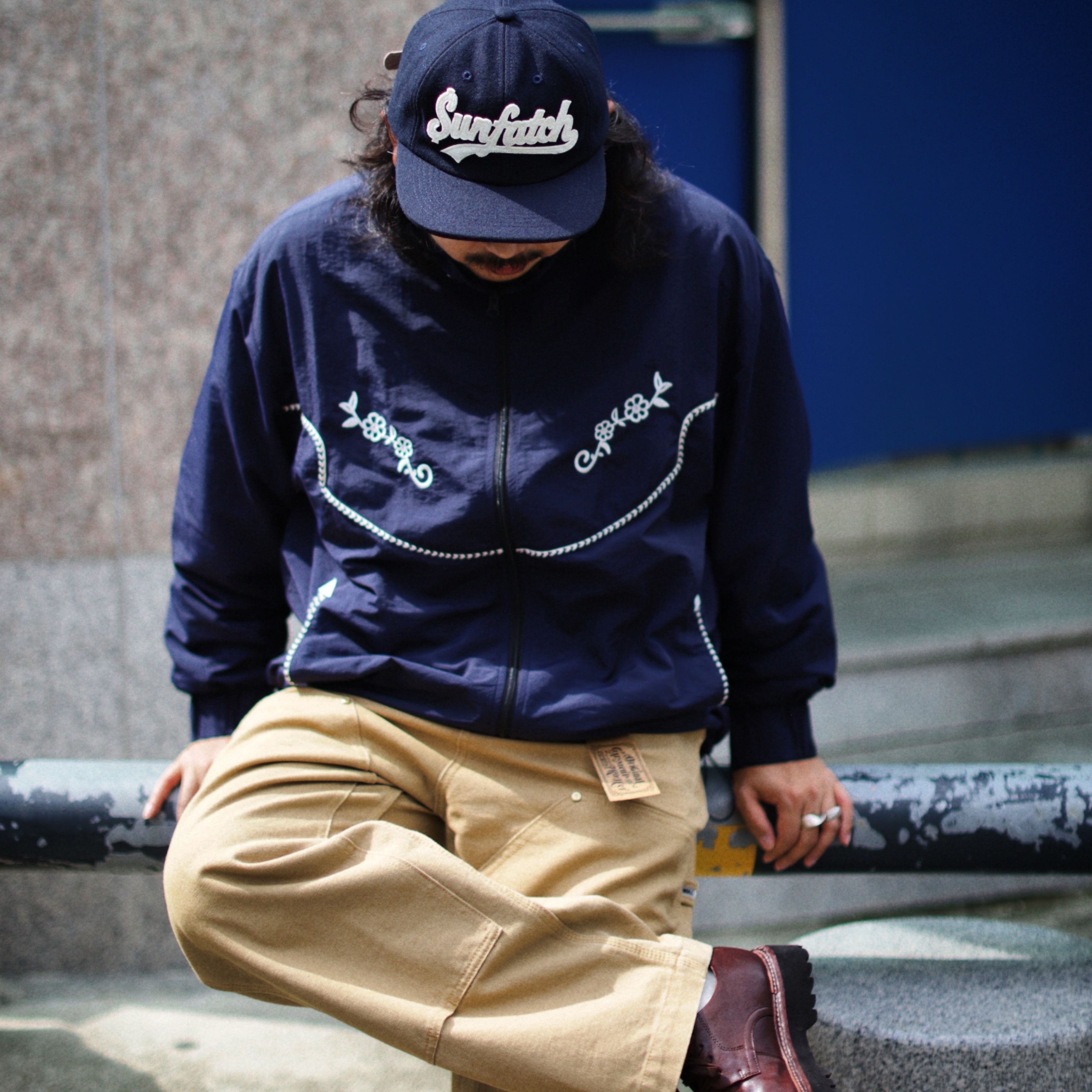 AMOU 60'S Western Wind Breaker Navy, AMOU 60'S Western Wind Breaker Cream 착용 스타일 - 2