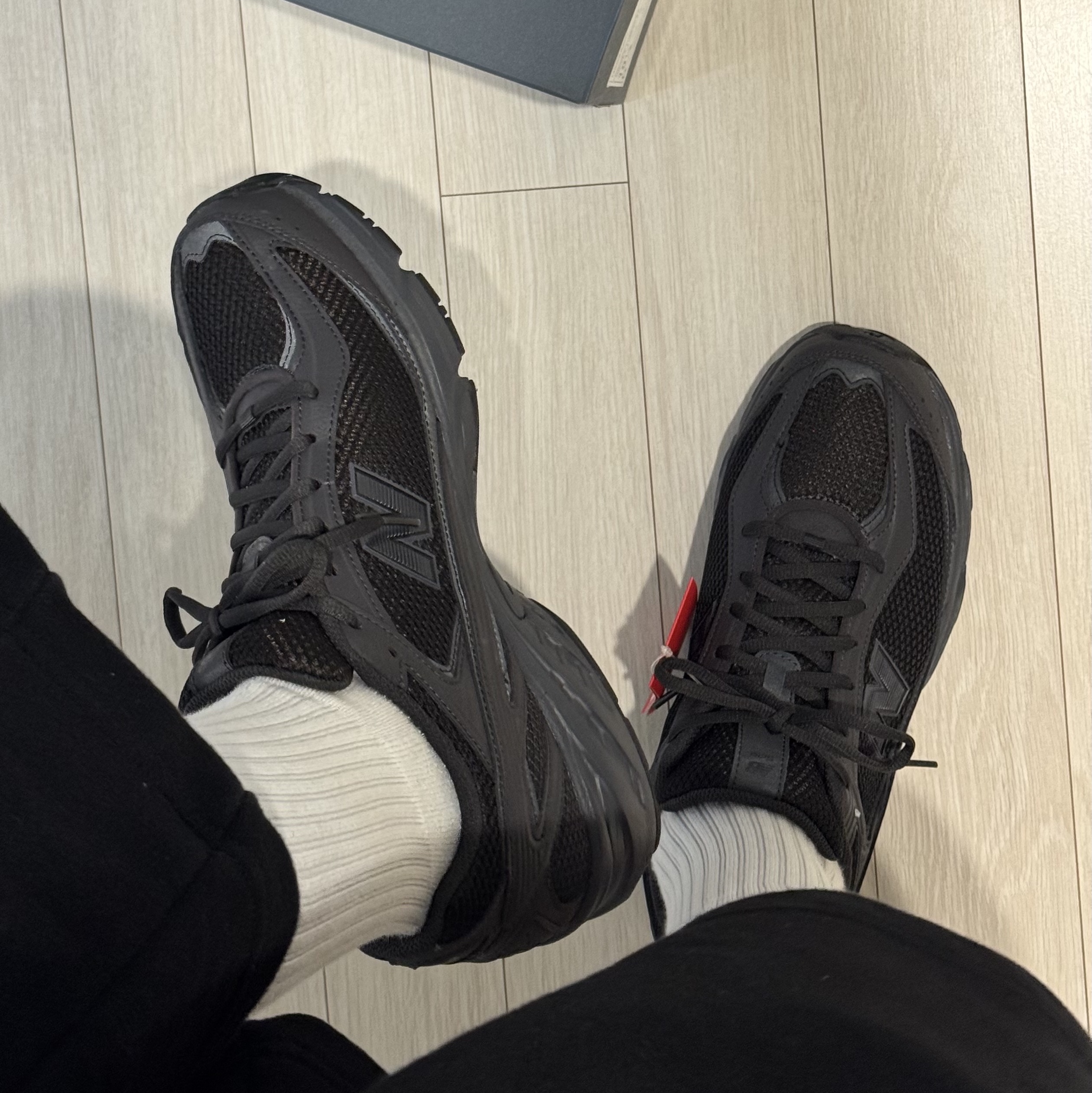 New Balance 509 Black Coffee 착용 스타일 - 4
