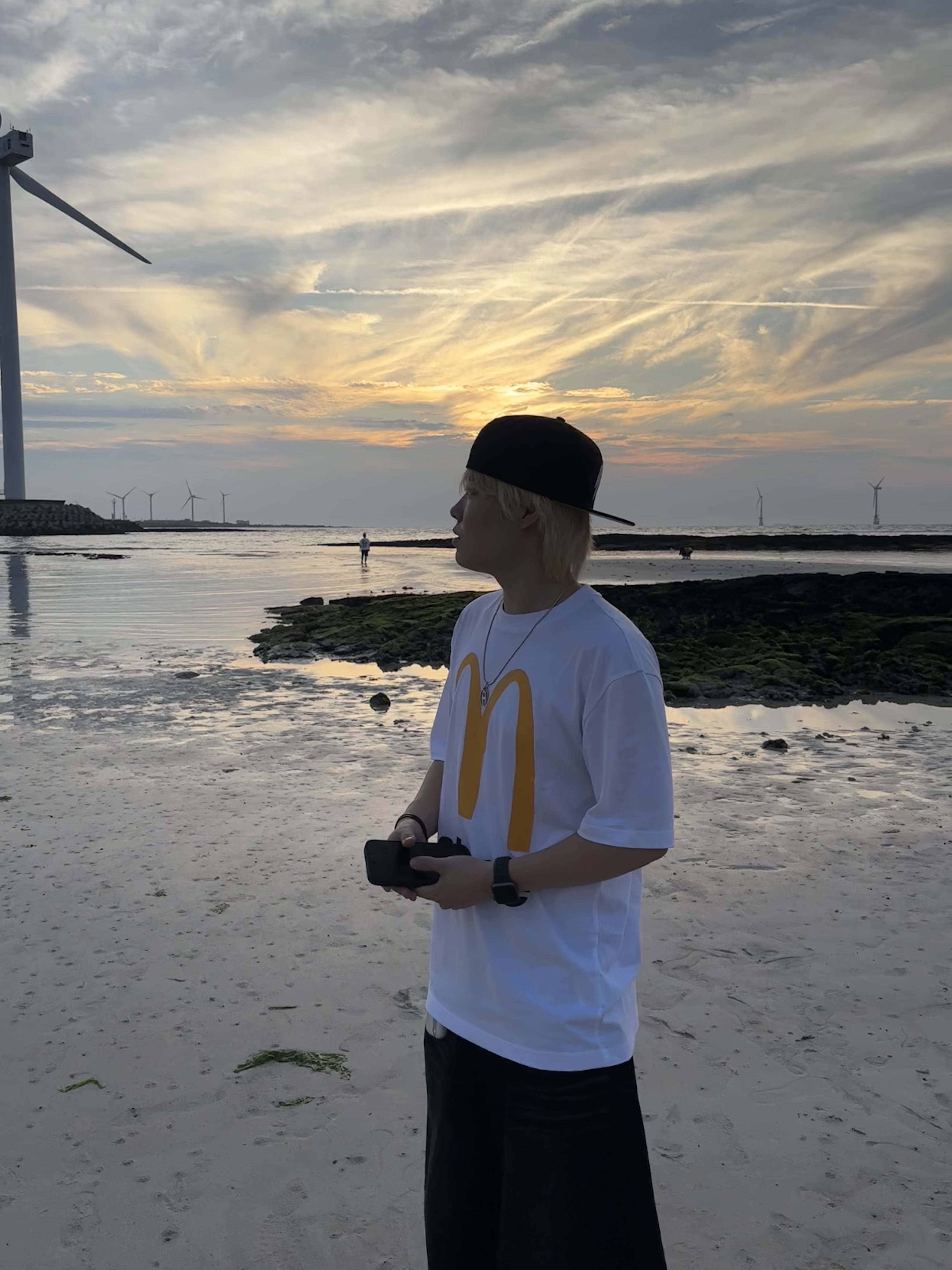 Palace Heaven and Hell New Era 59Fifty Black - 25SS, Palace x McDonald's Logo T-Shirt White - 23FW 착용 스타일 - 3