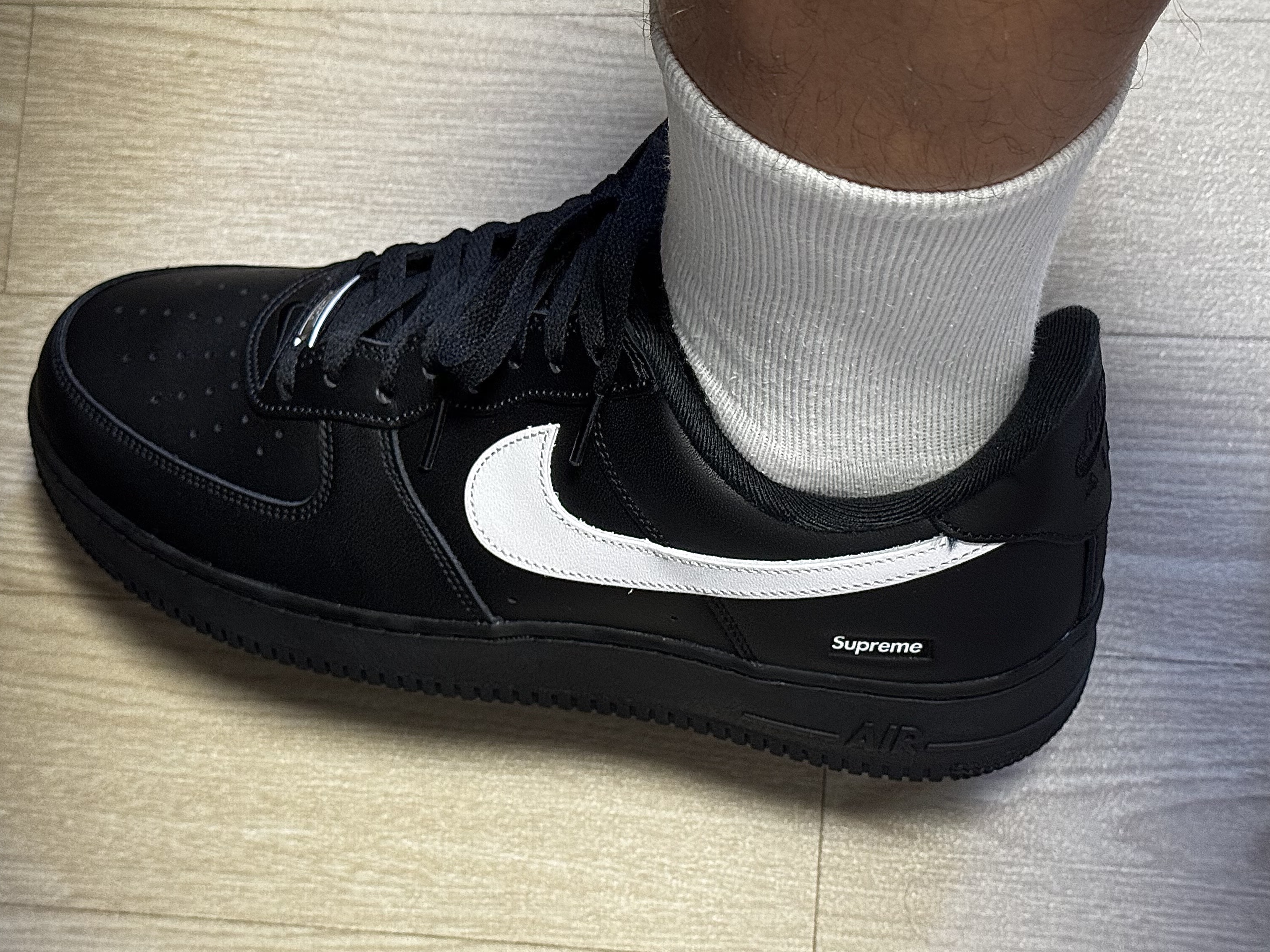 Nike x Supreme Air Force 1 Low Black 착용 스타일
