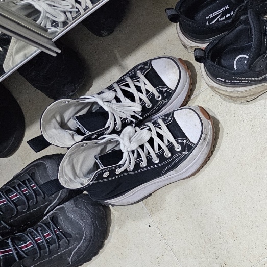 Converse Run Star Hike Hi Black White Gum 착용 스타일