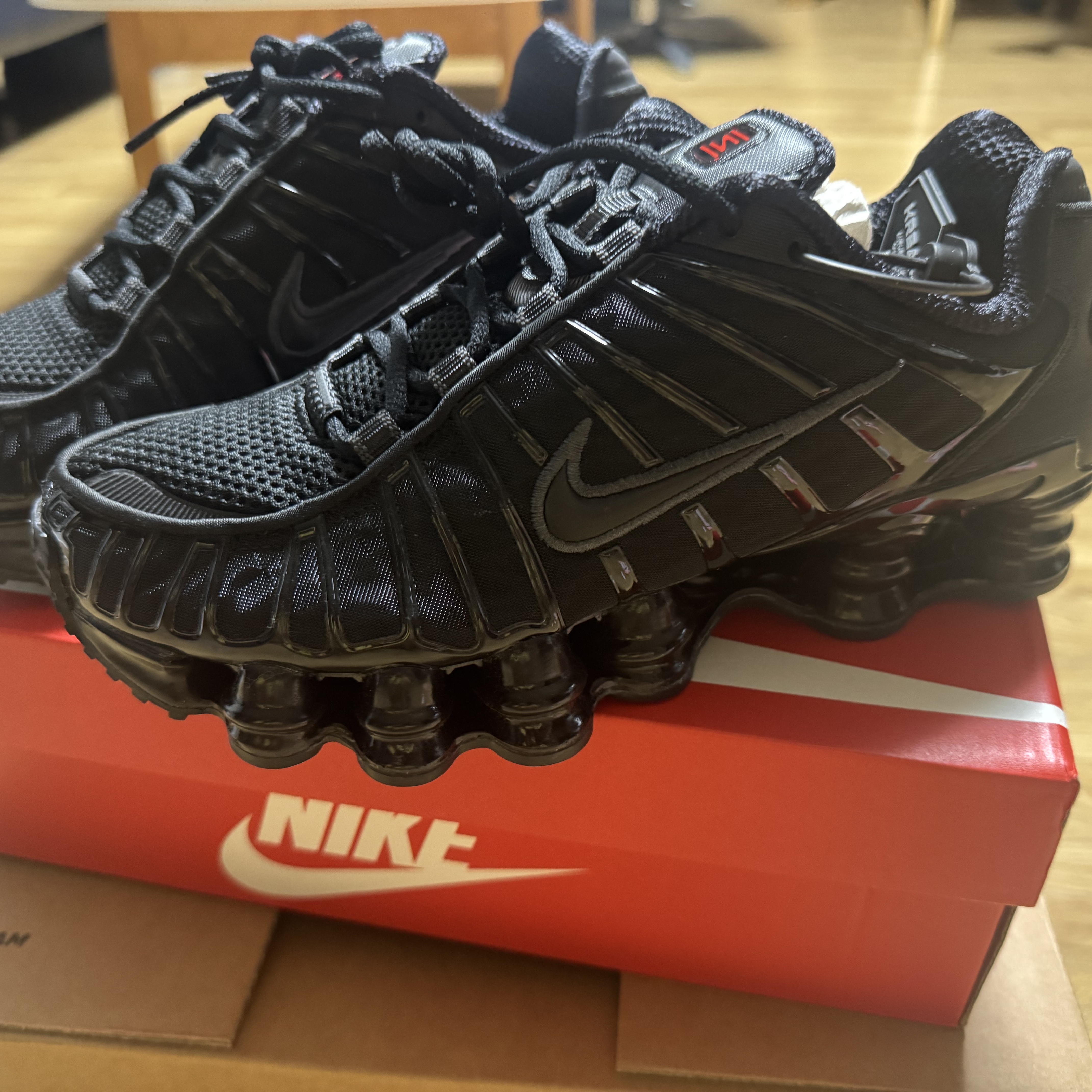 (W) Nike Shox TL Black and Max Orange 착용 스타일 - 2