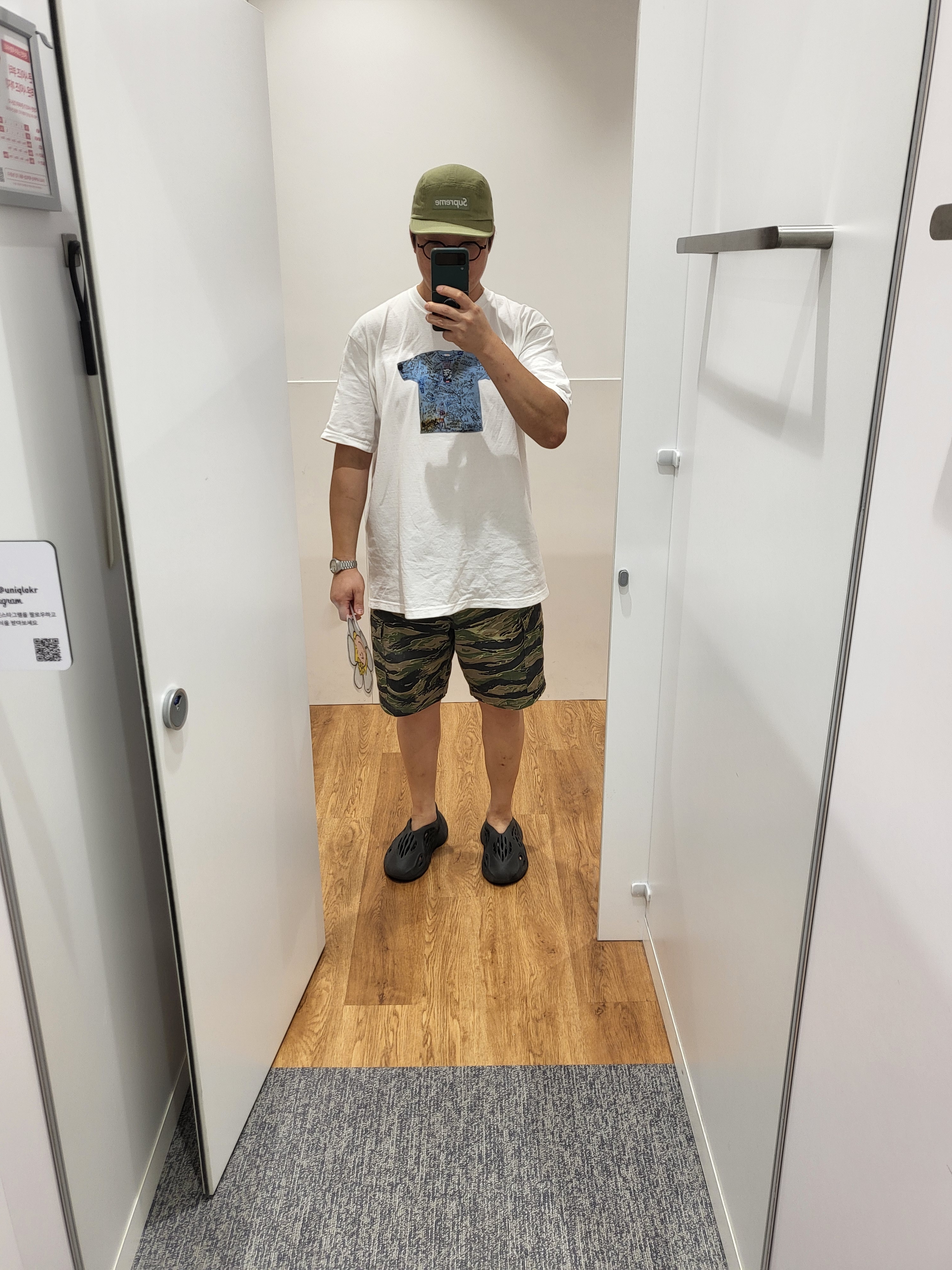 Supreme Washed Chino Twill Camp Cap Light Olive - 24SS, Supreme First T-Shirt White - 24SS 착용 스타일