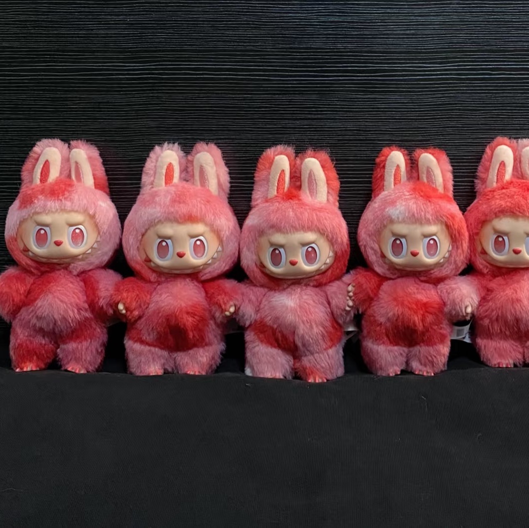 Pop Mart Labubu The Monsters Highlight Series Love Keyring (Opened Case) 착용 스타일