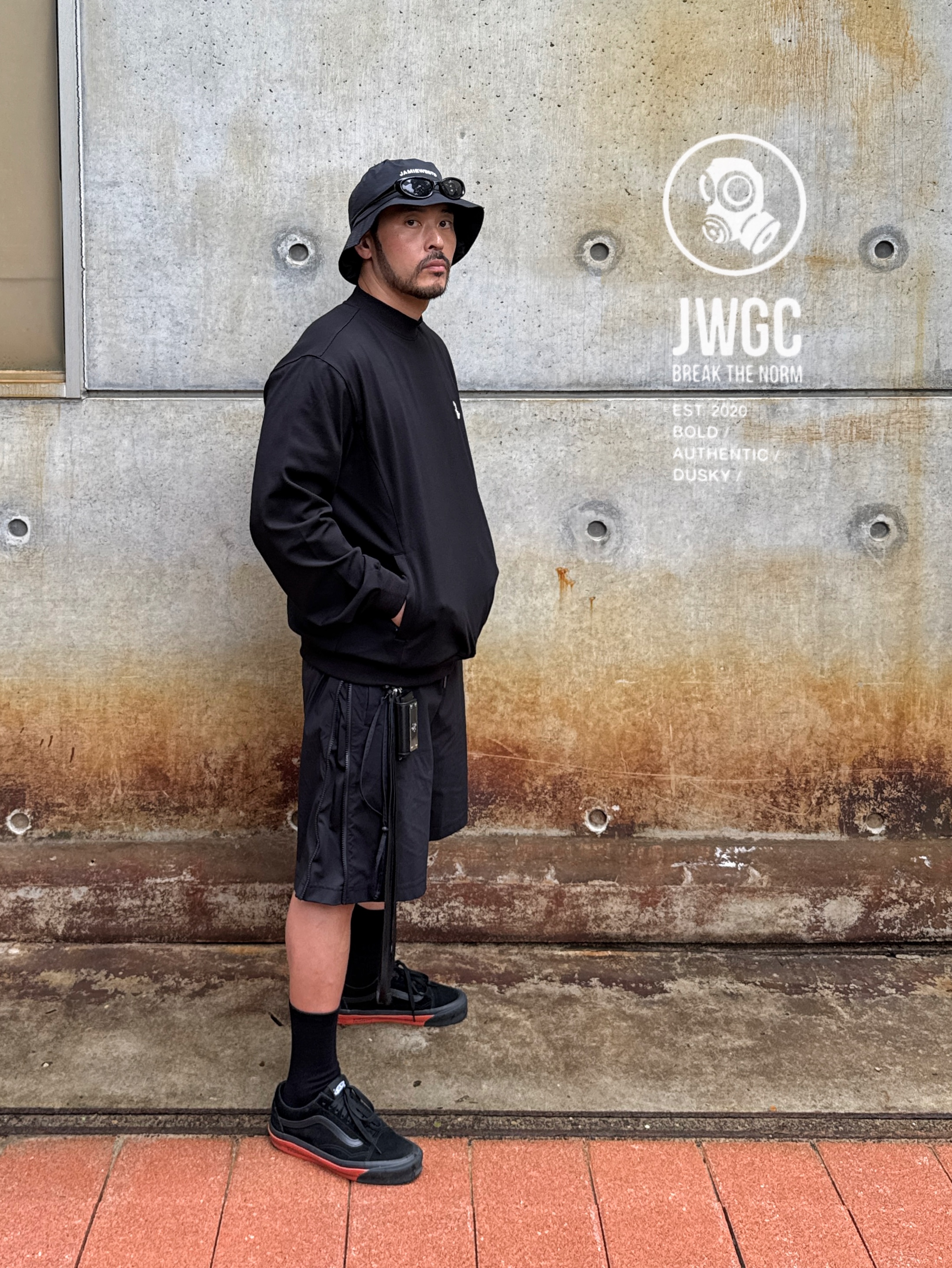 Vans Vault x WTAPS Vault Old Skool LX Black Orange 착용 스타일 - 2