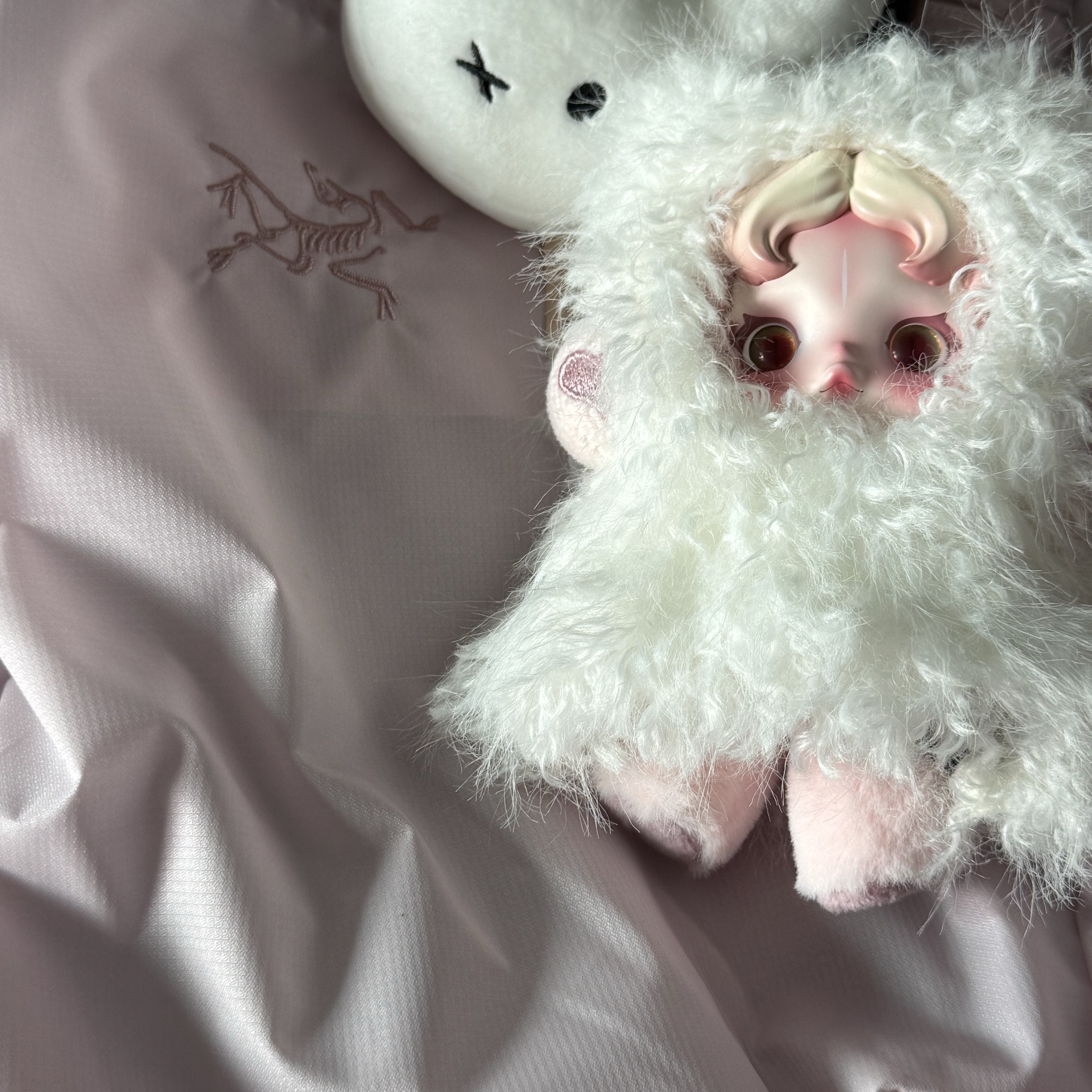Pop Mart Skullpanda You Found Me ! Series Plush Doll Pendant Ghostie (Opened Case), Arc'teryx Heliad 15 Backpack Pink Glow 착용 스타일