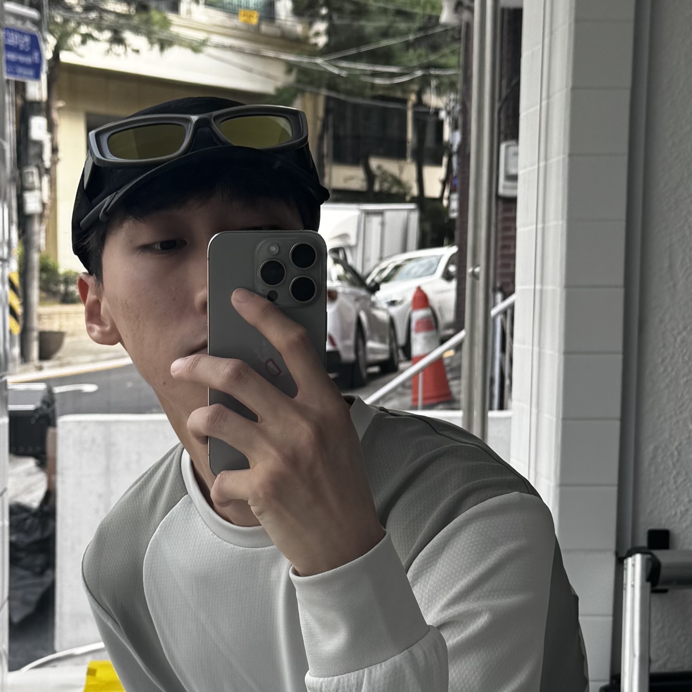 On Running x Post Archive Faction (Paf) Cloudmonster 2 Moondust Chalk 착용 스타일 - 2
